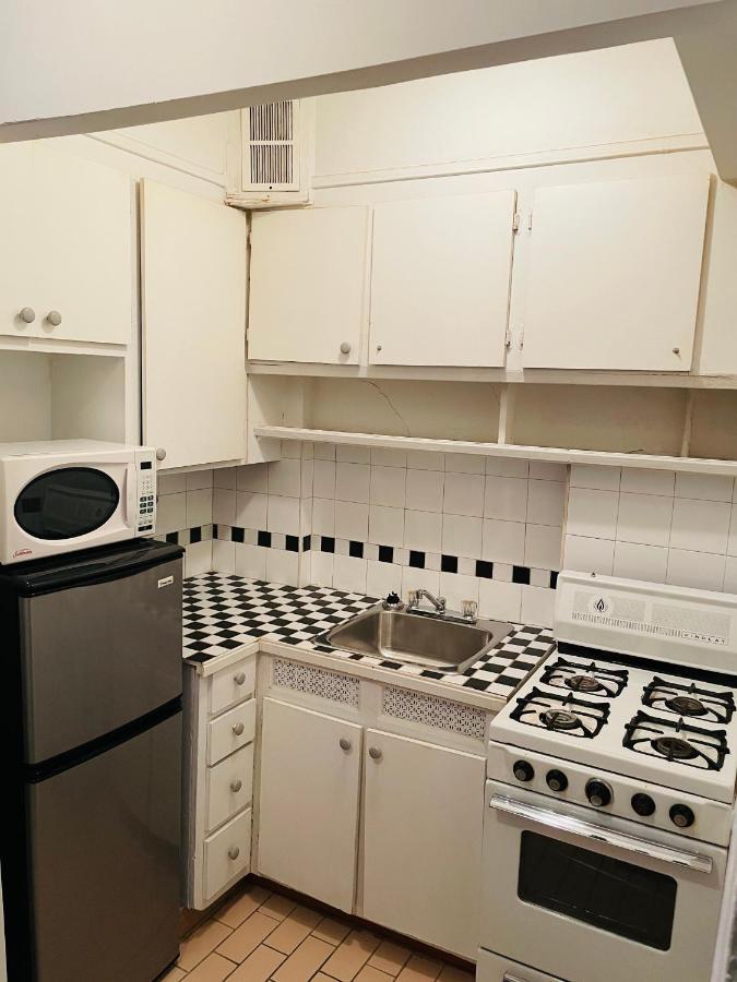 Apartment Stylish Apartment: Comfortable In The Golden Square Mile