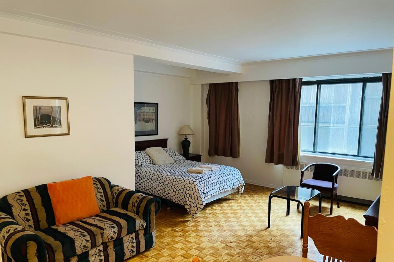 Stylish Apartment: Comfortable In The Golden Square Mile Apartment *