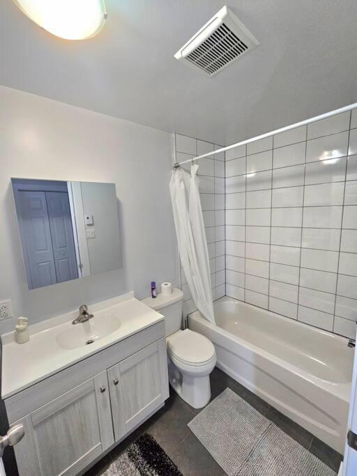 Spacieux De 3 Downtown Apartment *