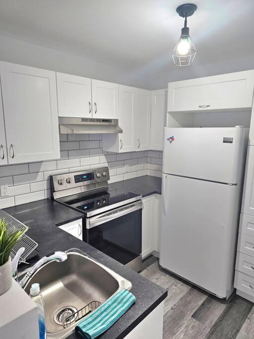 Spacieux De 3 Downtown Apartment *