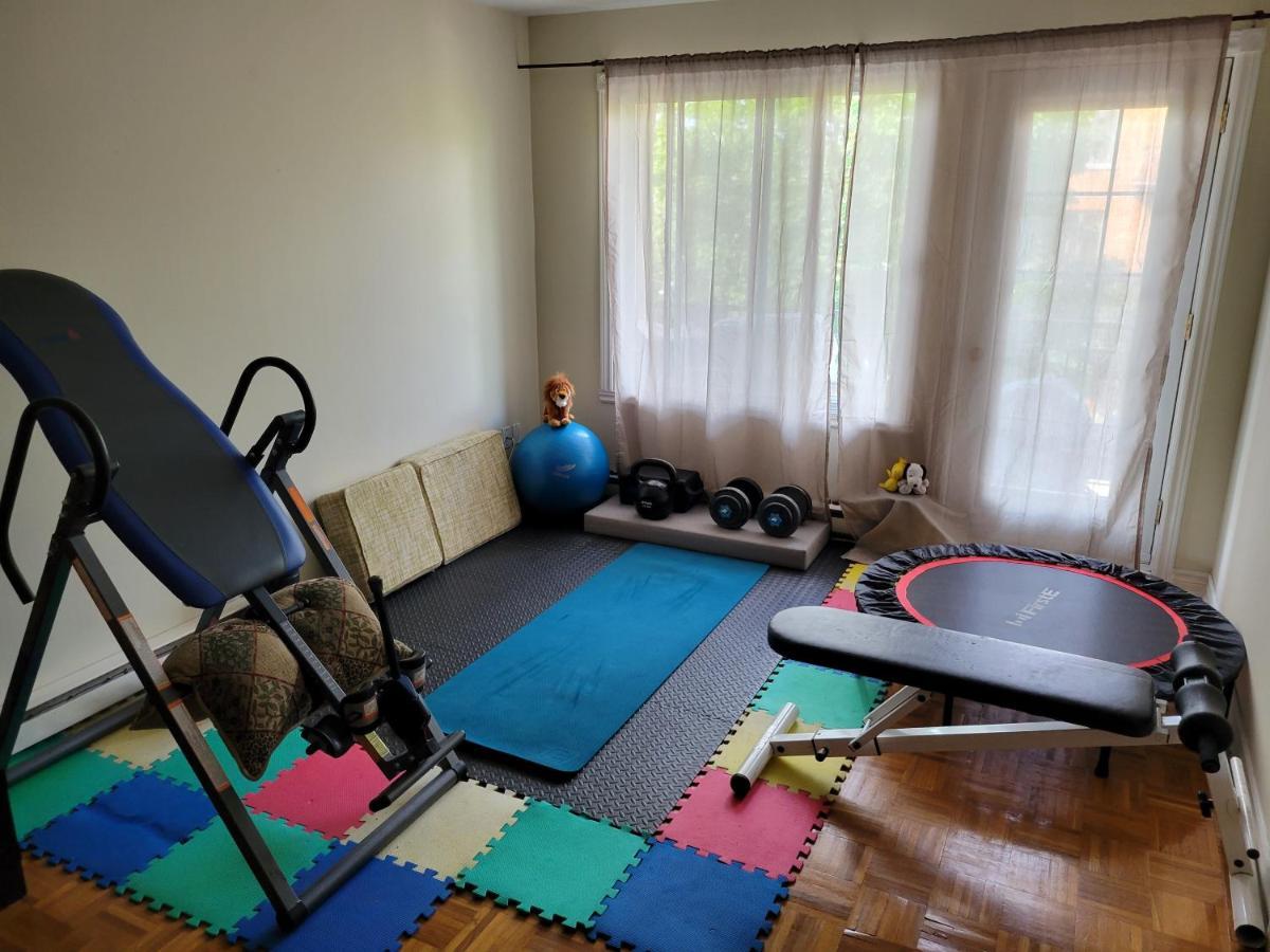Large And Quiet With King Size Bed Montreal