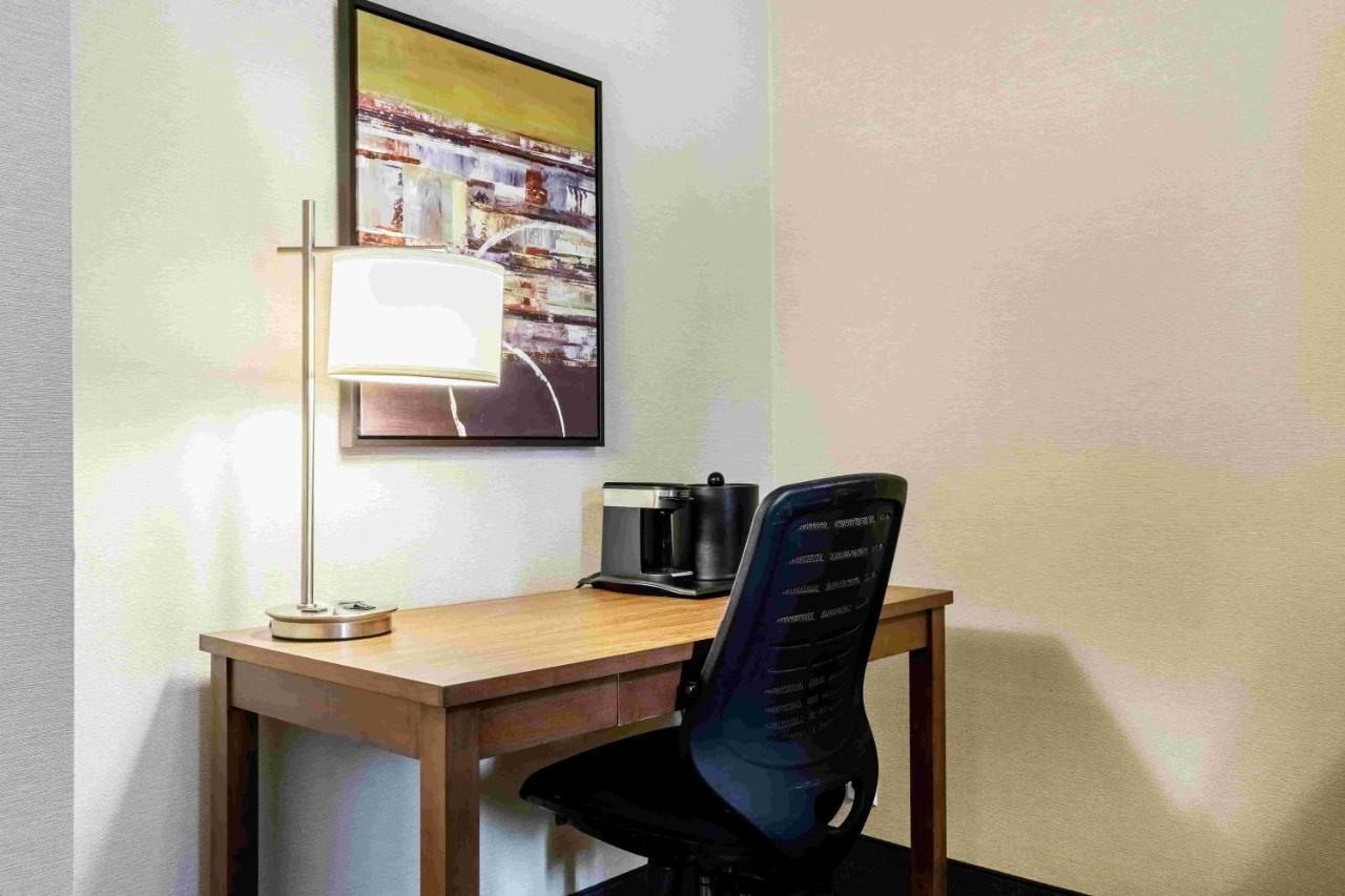 Hotel Western Ville-marie & 4*