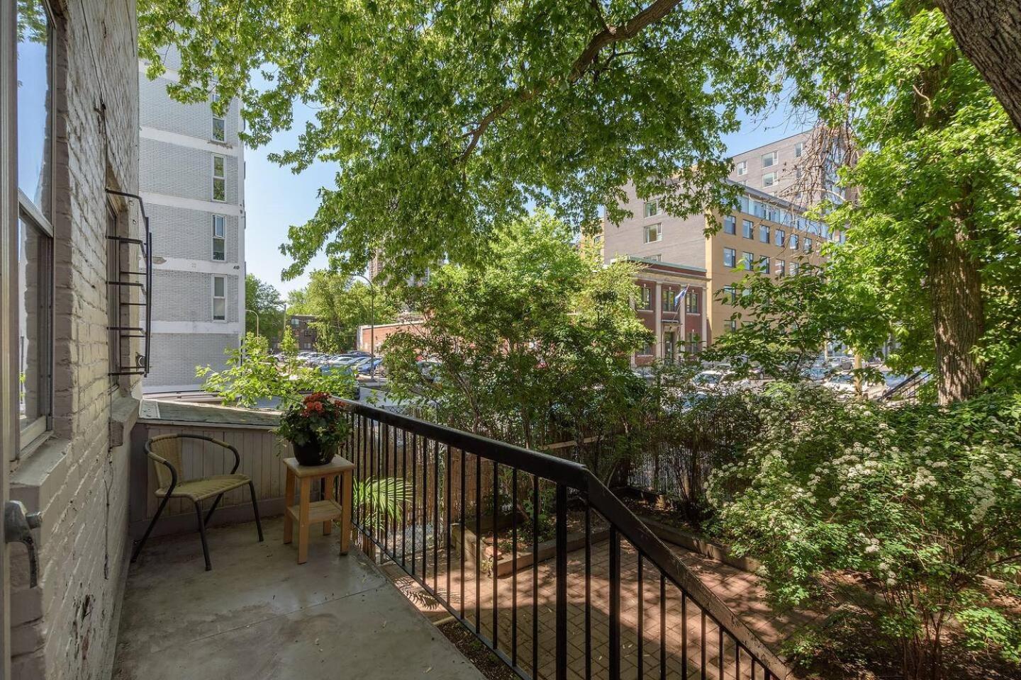 Perfect For Groups Big Livingroom 2 Backyard 3br Montreal
