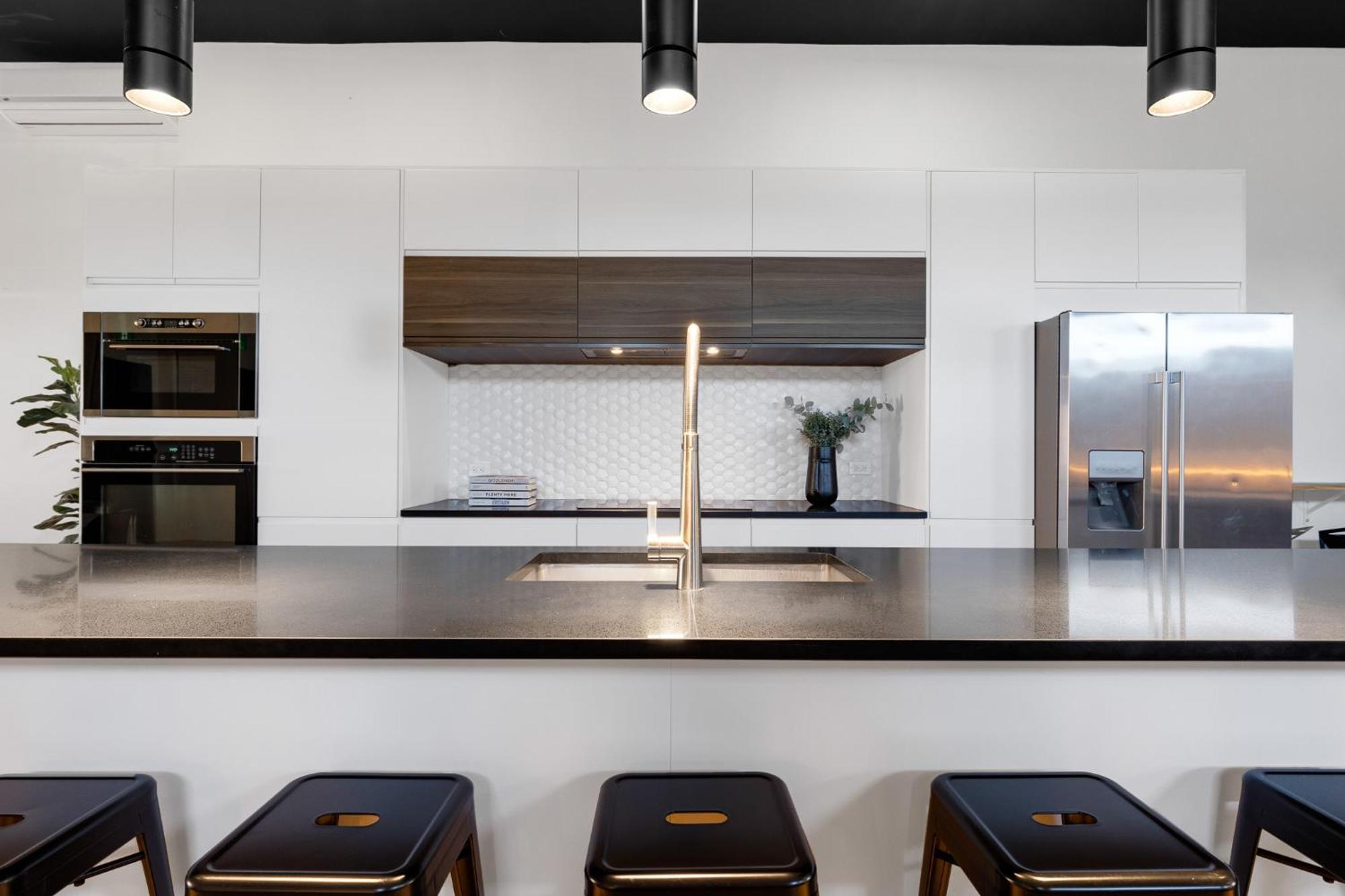 Liv Mtl Plaza 3* Montreal