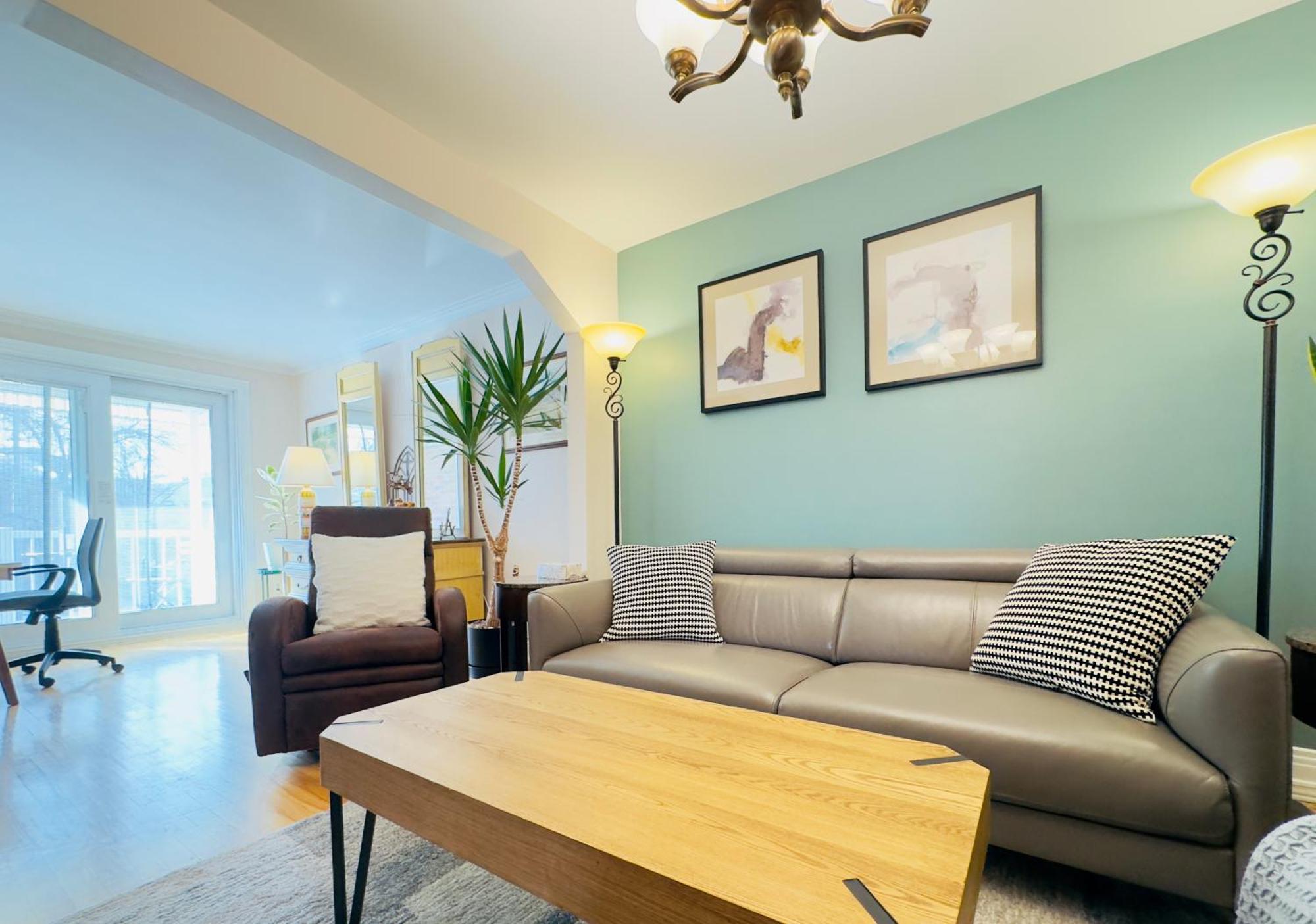 Peace House Subway&private Parking 5 Mins Downtown Villa