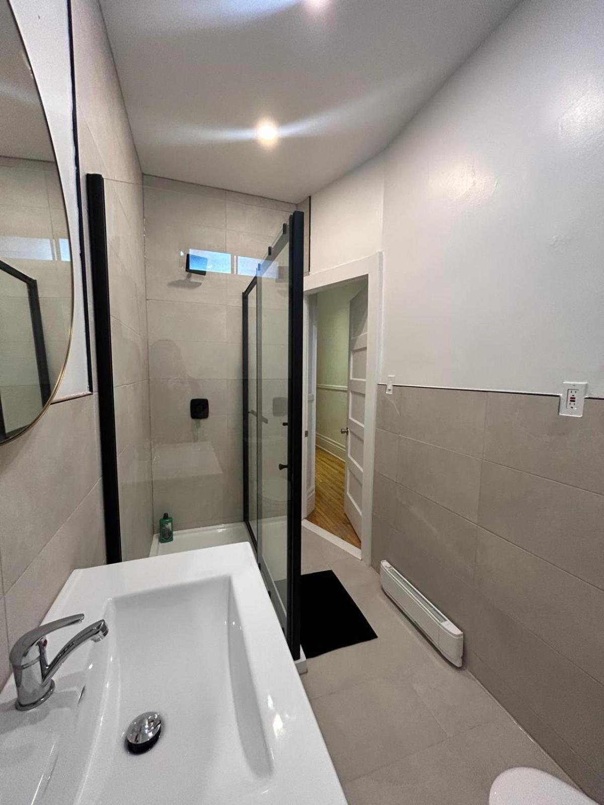 Chic Haven Downtown Mtl Apartment Montreal