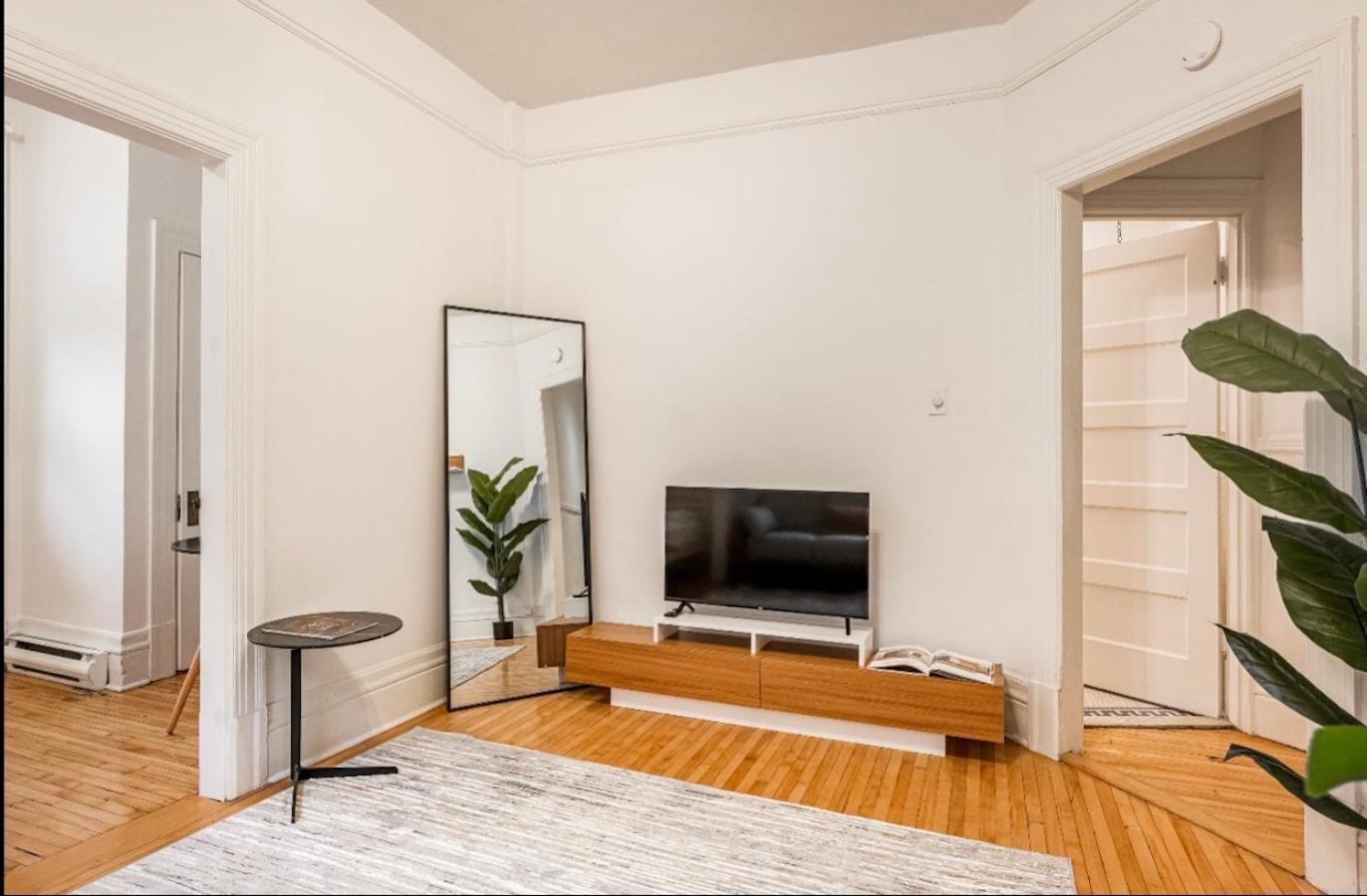 Chic Haven Downtown Mtl Apartment Montreal