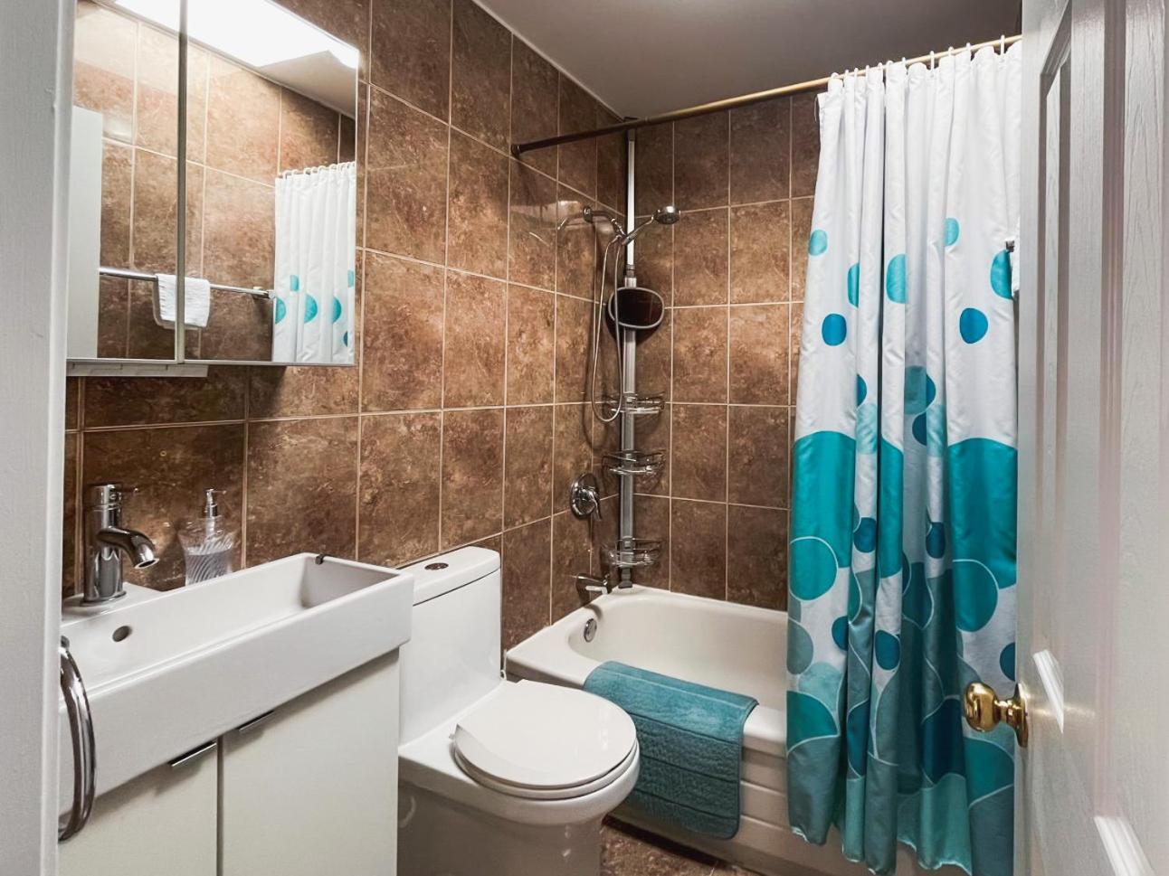 Spacious House Near Downtown Mtl *