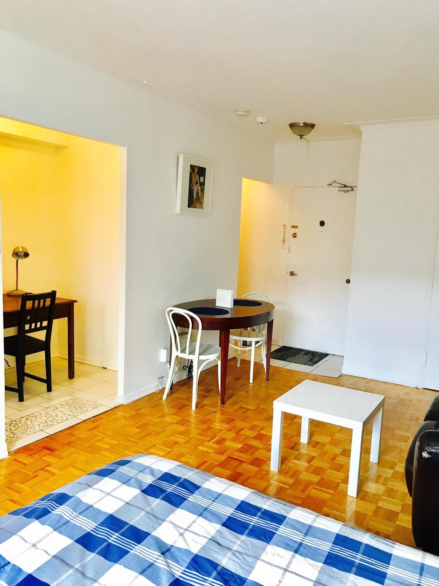 Stylish Apartment: Comfortable In The Golden Square Mile Montreal