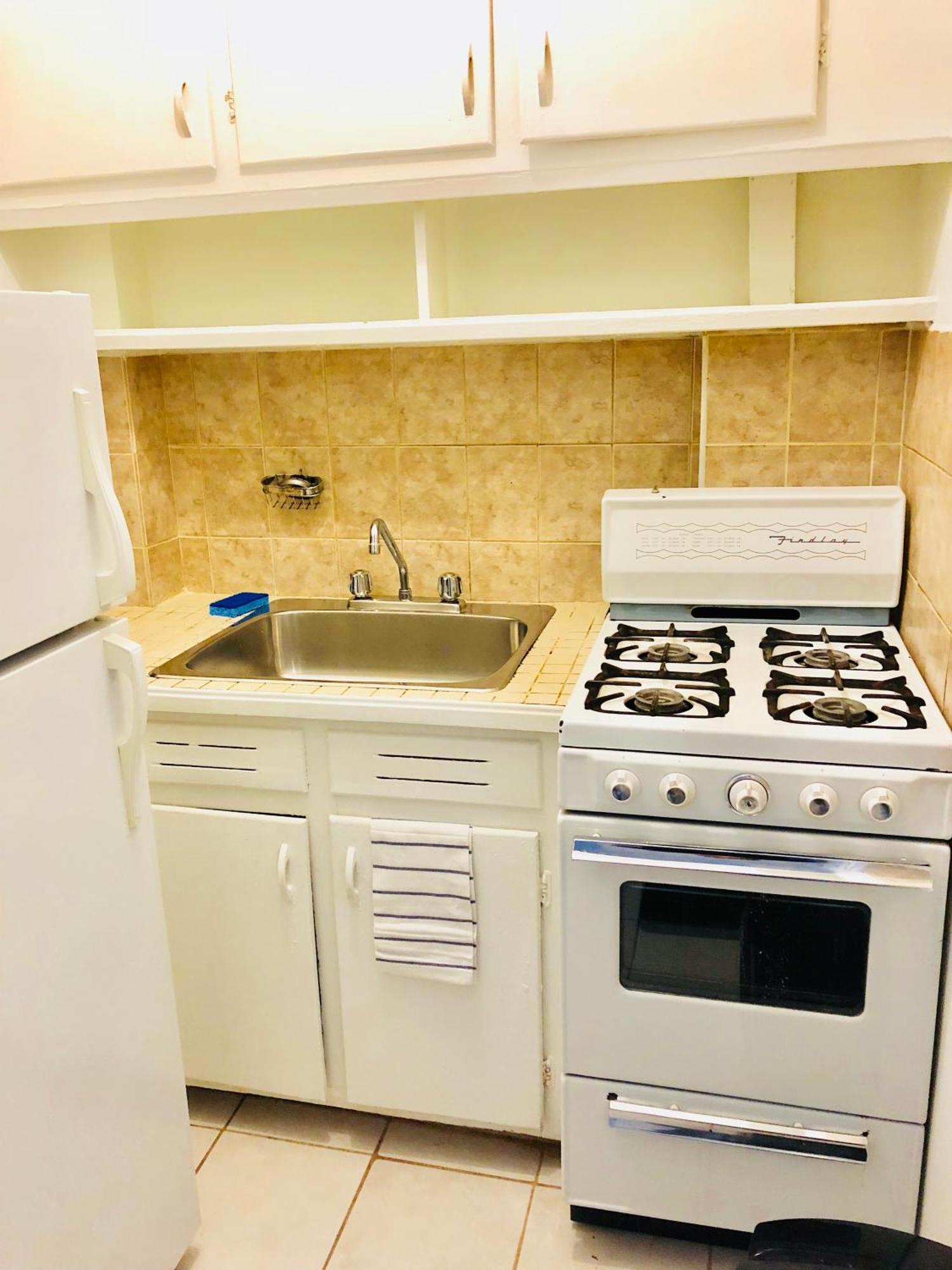 Apartment Stylish Apartment: Comfortable In The Golden Square Mile *