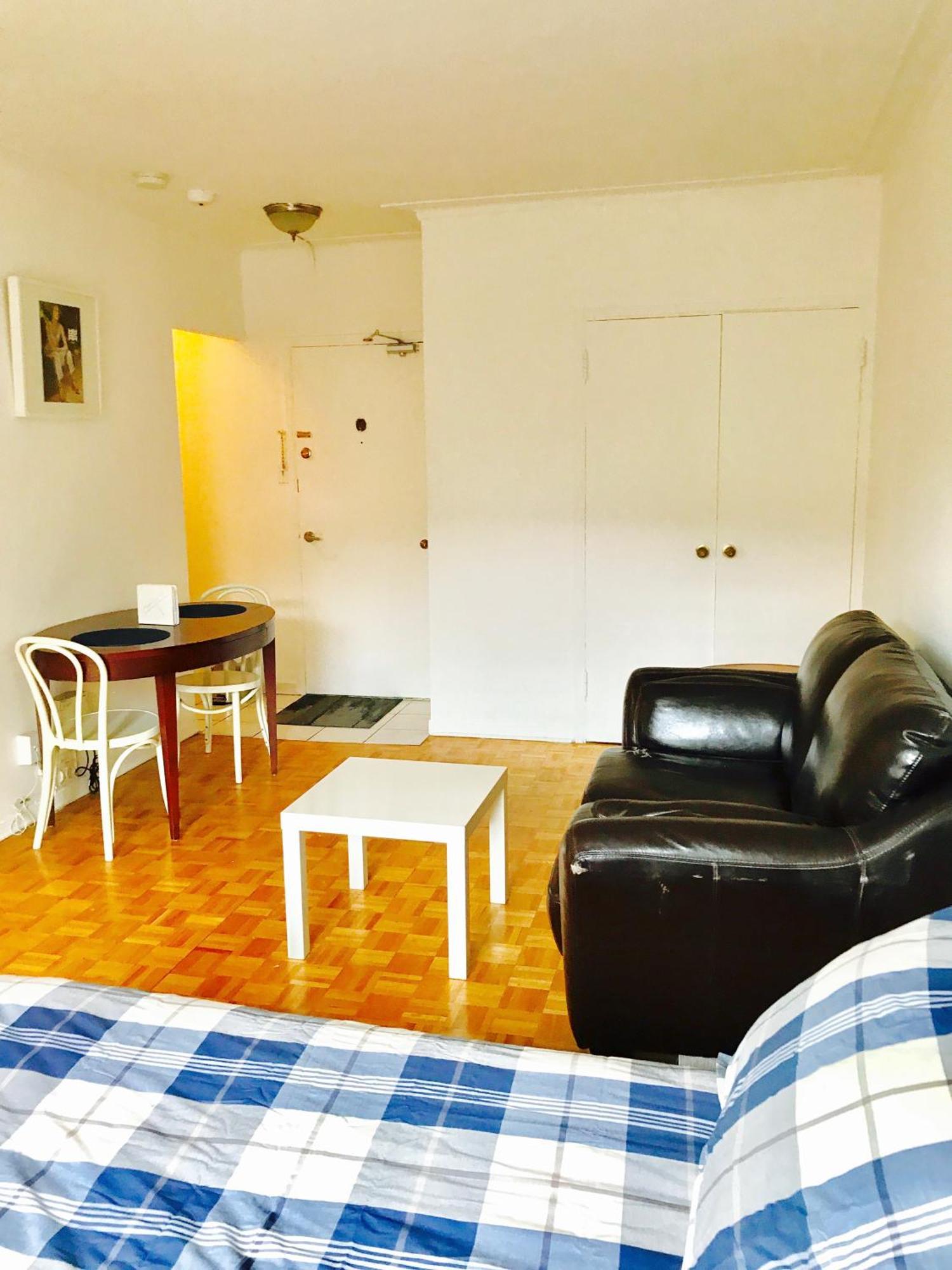 Apartment Stylish Apartment: Comfortable In The Golden Square Mile *