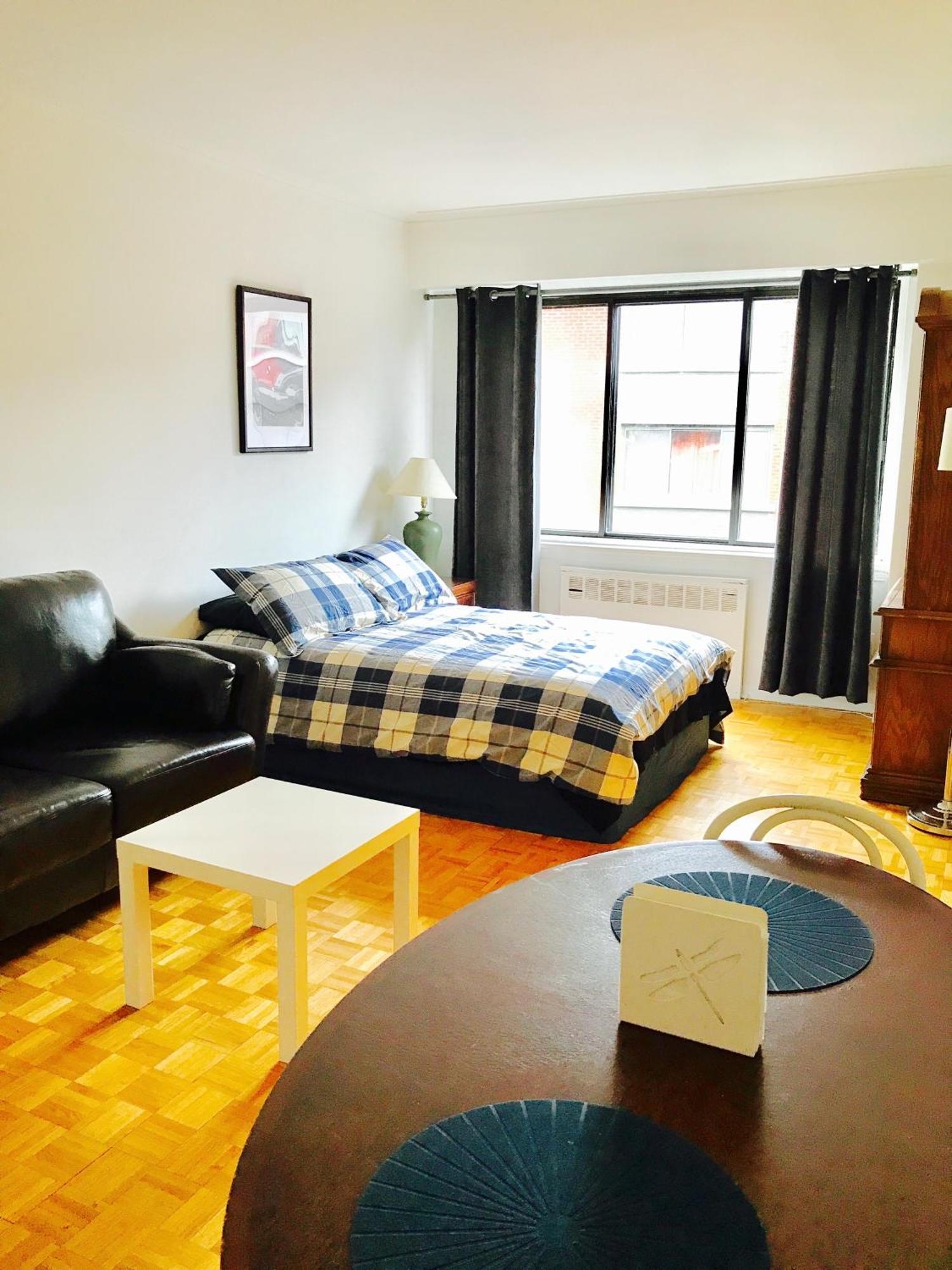 Apartment Stylish Apartment: Comfortable In The Golden Square Mile *
