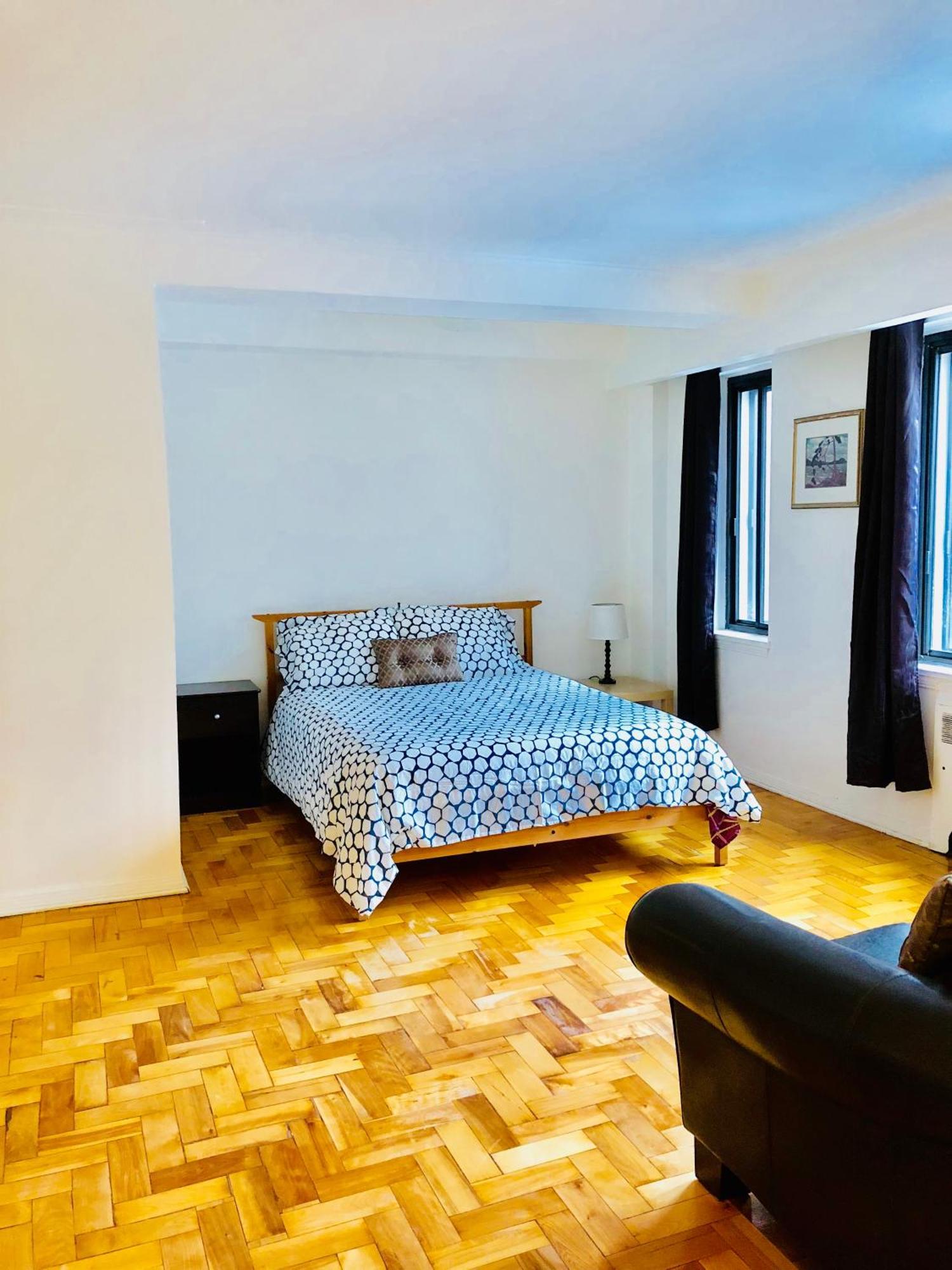 Stylish Apartment: Comfortable In The Golden Square Mile * Montreal