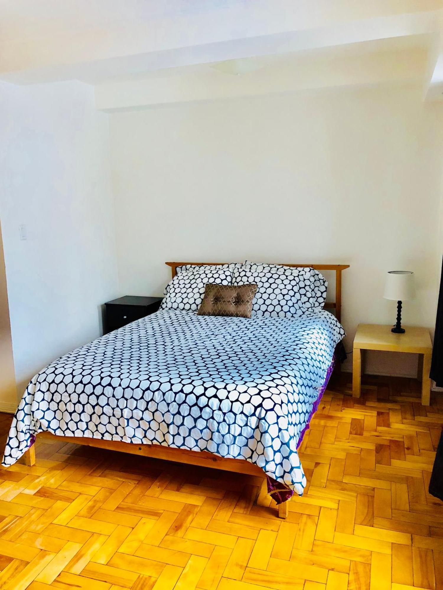 Stylish Apartment: Comfortable In The Golden Square Mile Montreal