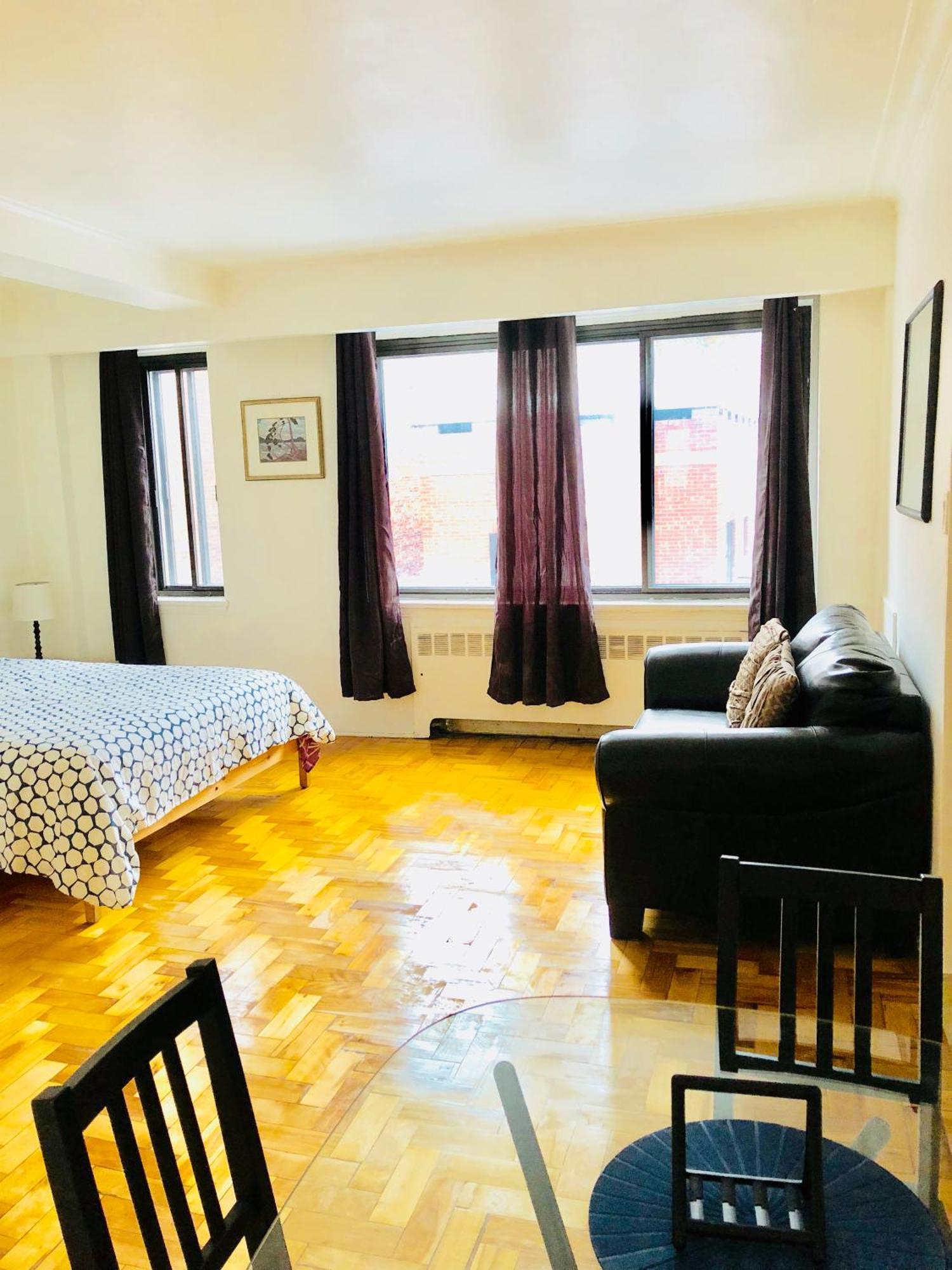 Stylish Apartment: Comfortable In The Golden Square Mile Apartment