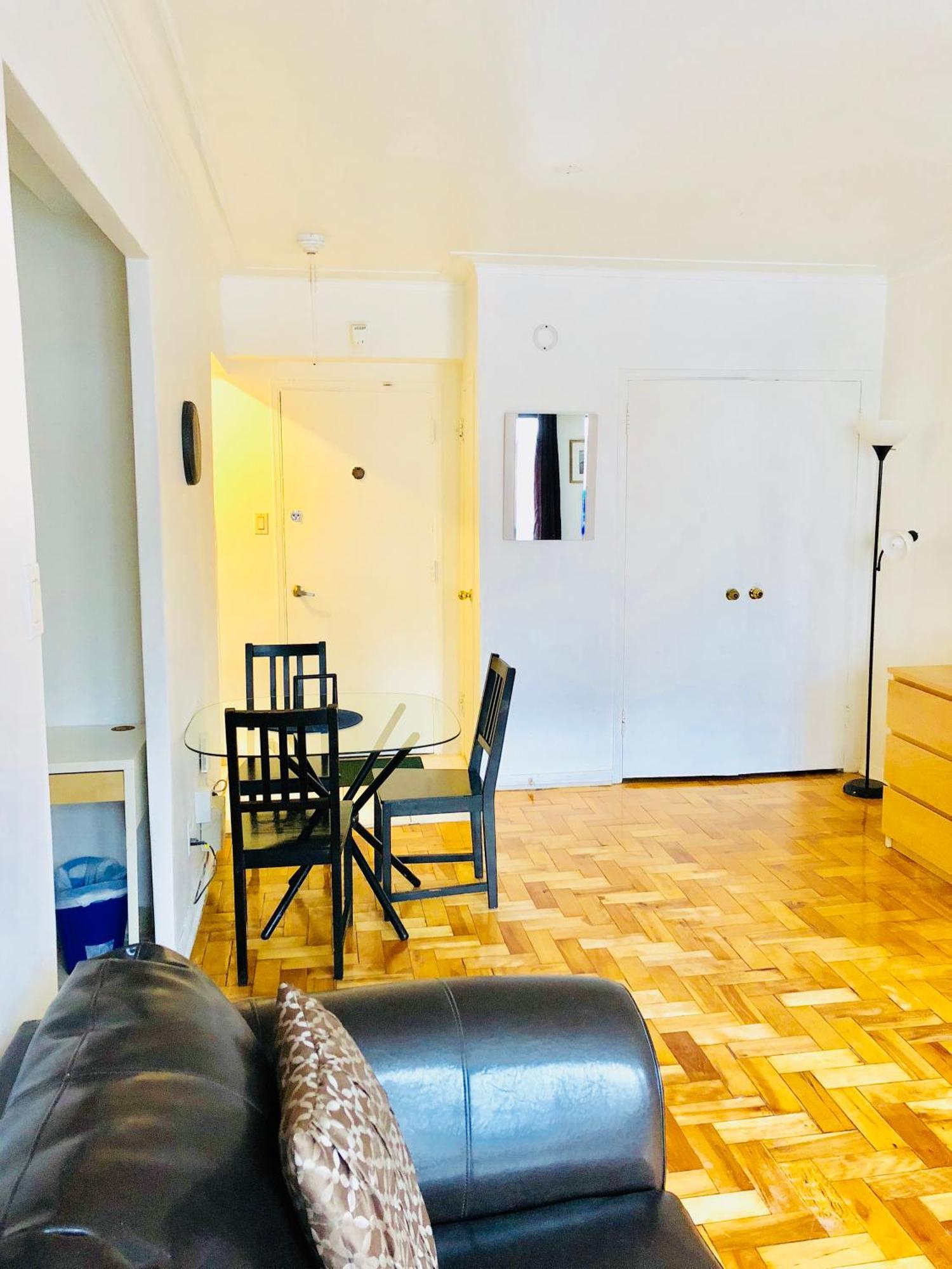 Apartment Stylish Apartment: Comfortable In The Golden Square Mile Montreal