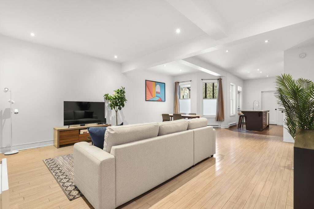 Stylish 1bedroom / 1bathroom In Plateau Mont-royal Apartment *