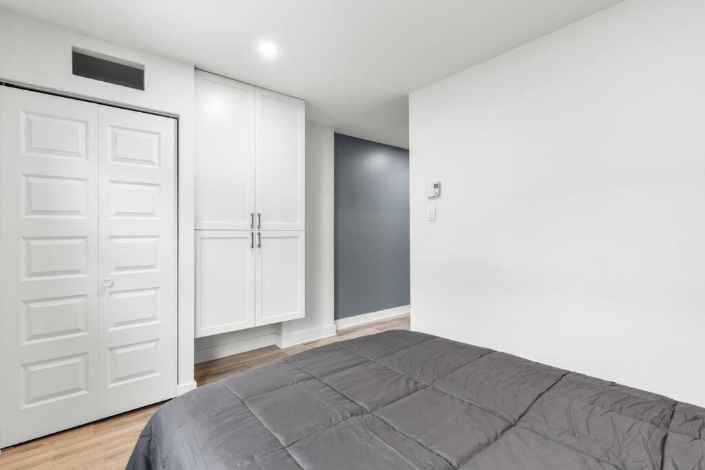 Spacious 3 Bedrooms/2 Bathrooms In Apartment