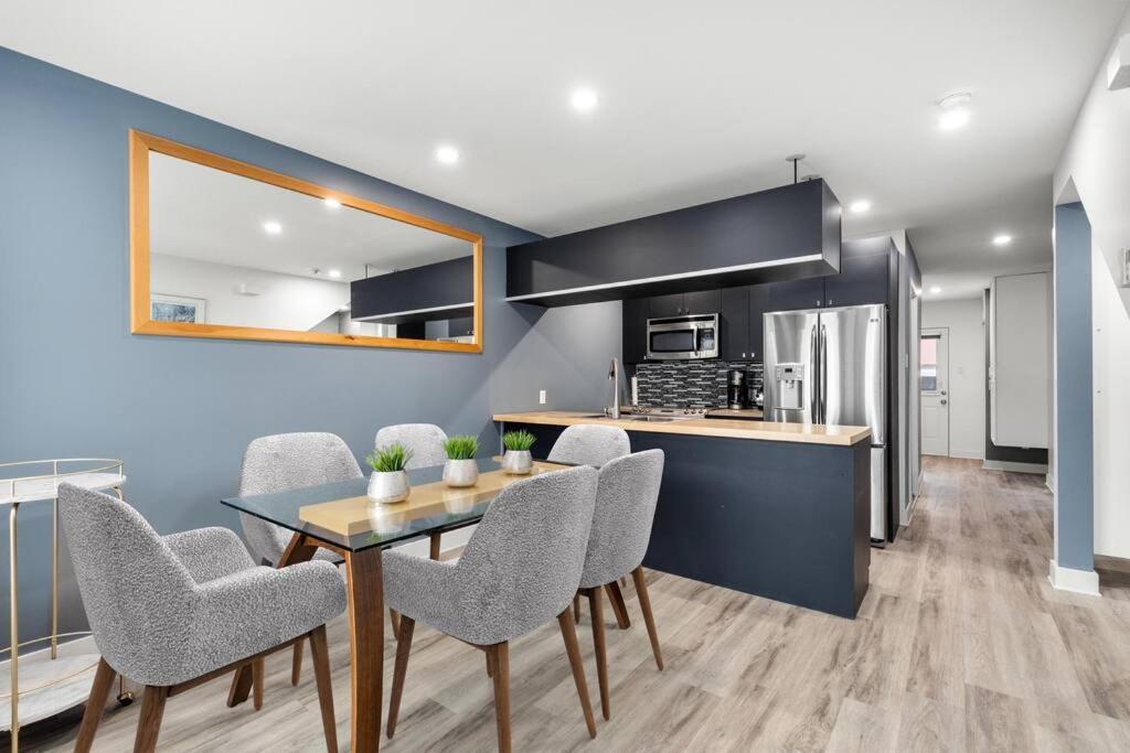Spacious 3 Bedrooms/2 Bathrooms In Apartment