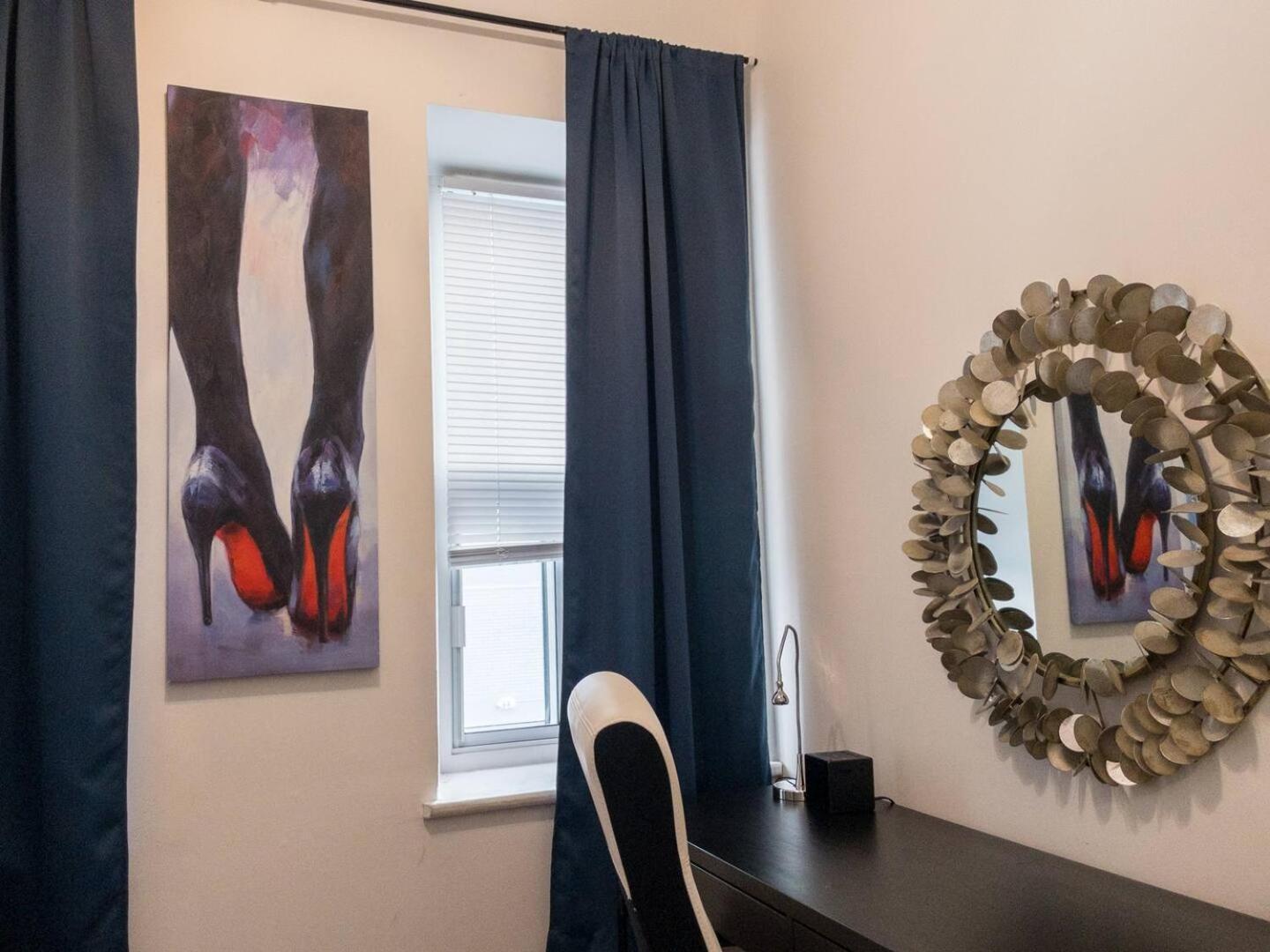 Perfect For Groups Big Livingroom 2 Backyard 3br Holiday home Montreal
