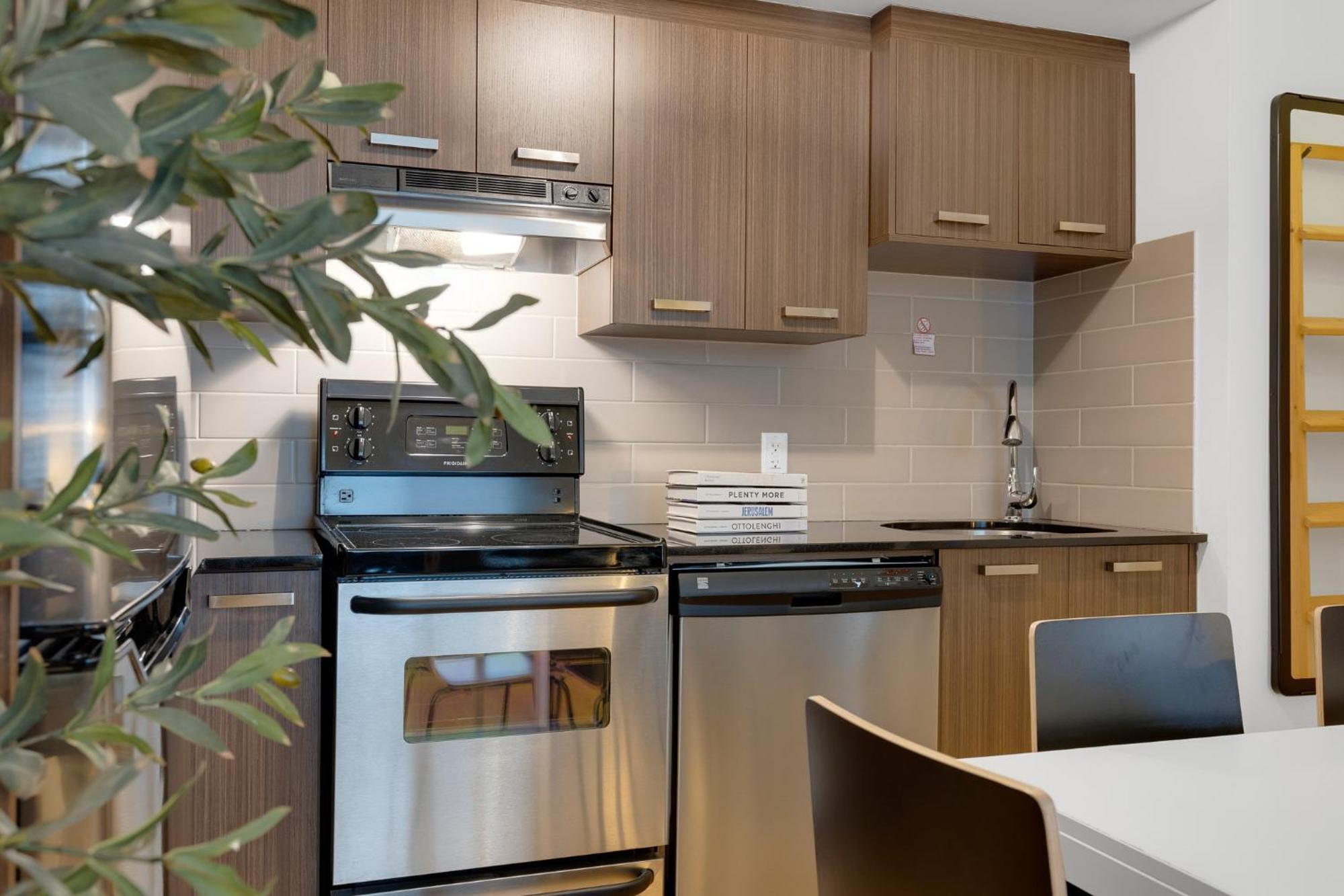 Liv Mtl Main 3* Montreal