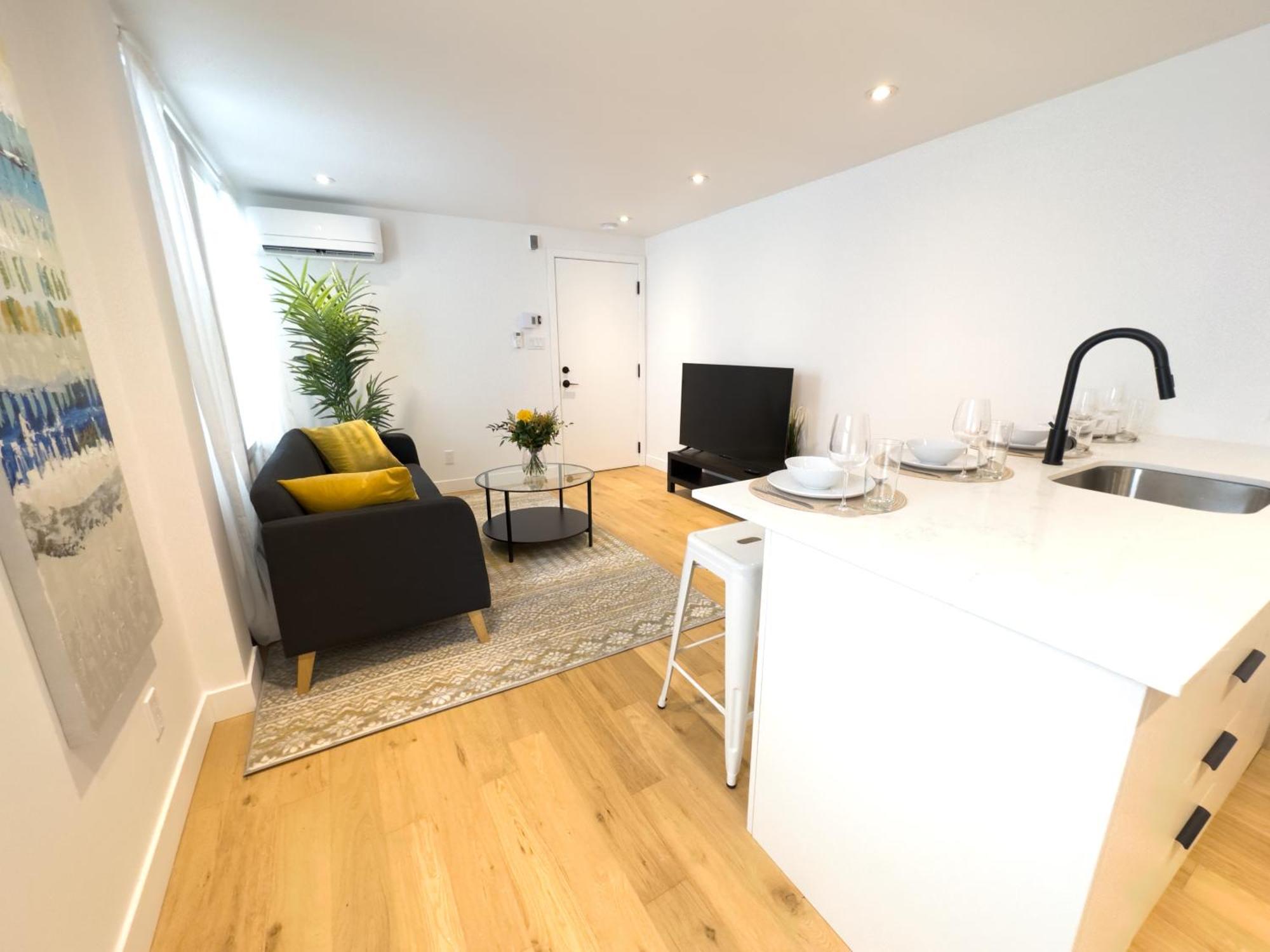 Gorgeous Renovated 3 Bedr Downtown 2mins To Metro!