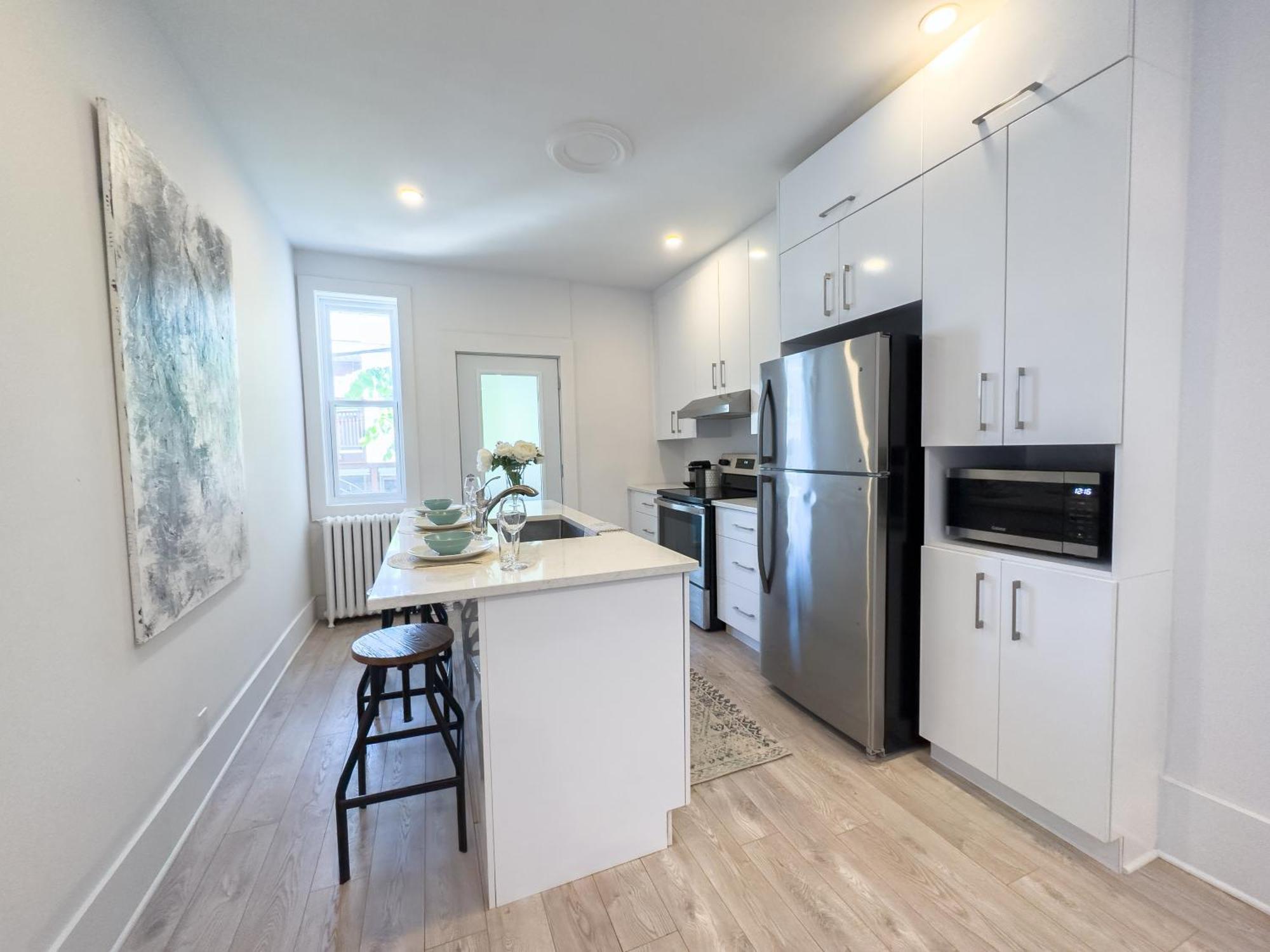 Apartment Stunning 3 Bedr ~ 2min Walk To Metro Maria
