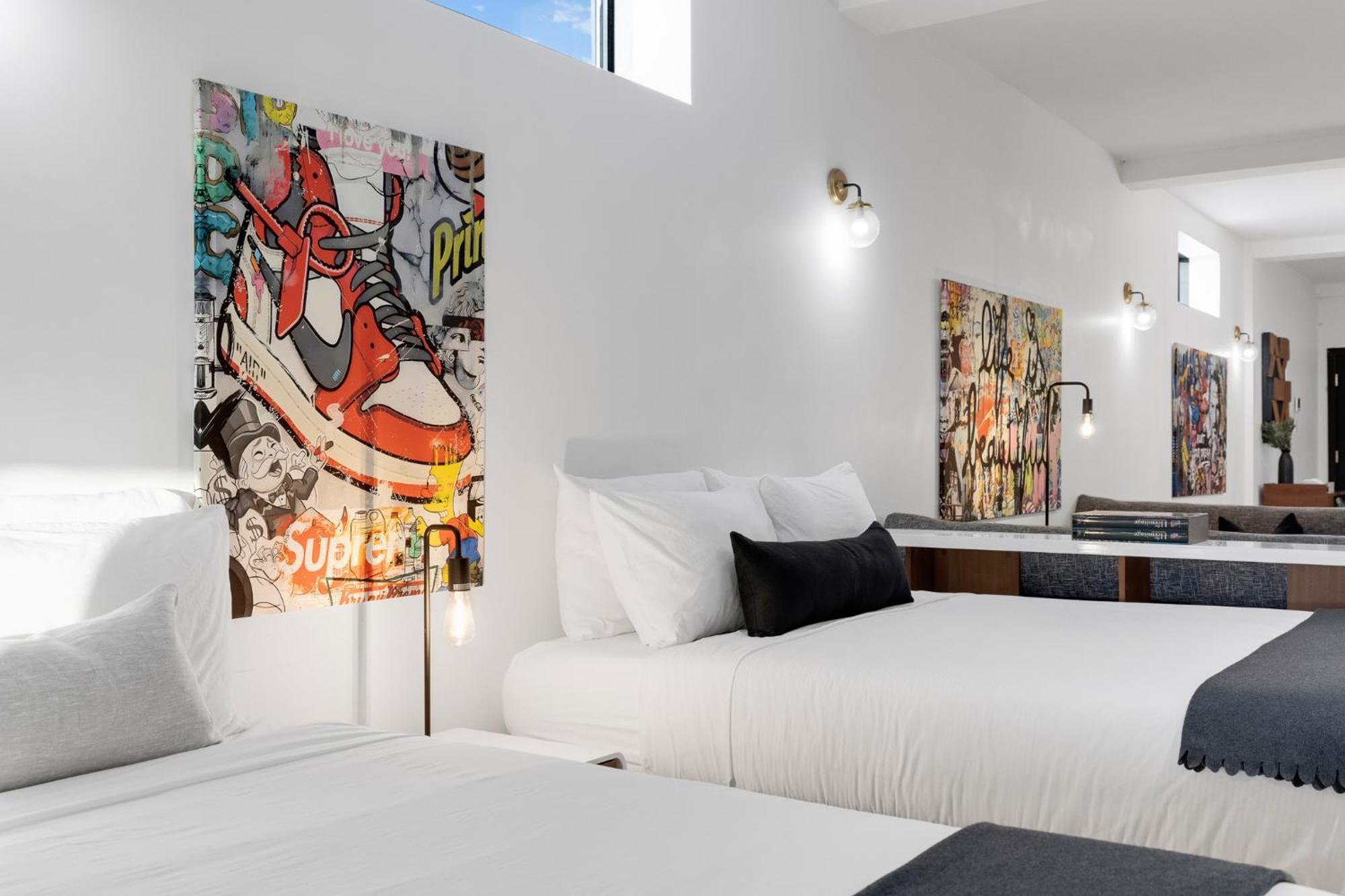 Liv Mtl Plaza 3*