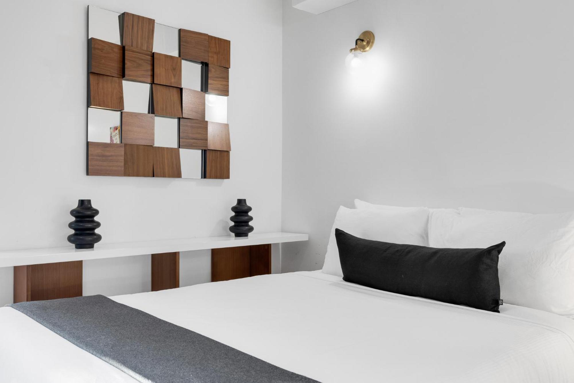 Liv Mtl Plaza Aparthotel