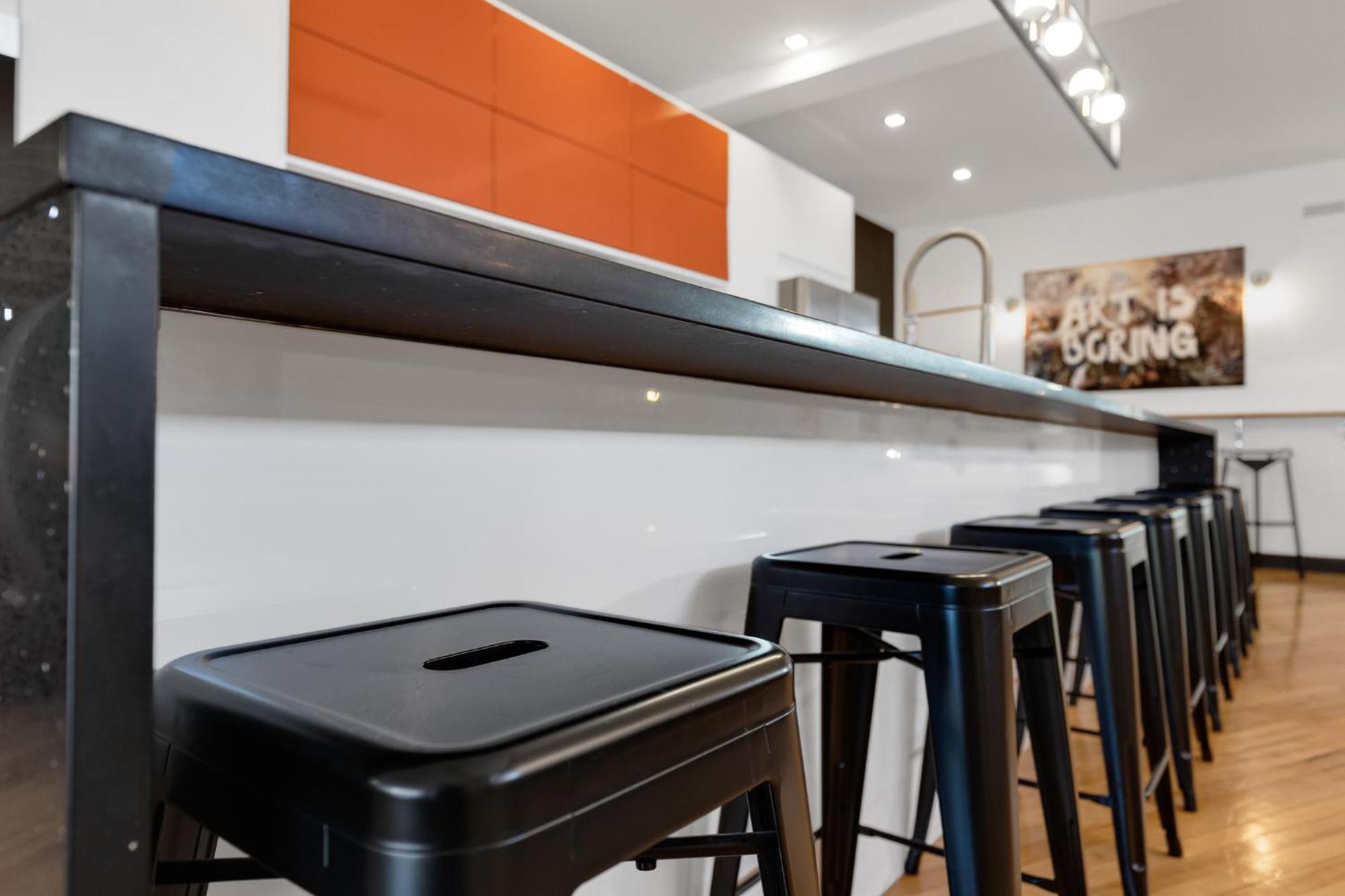 Liv Mtl Plaza Aparthotel