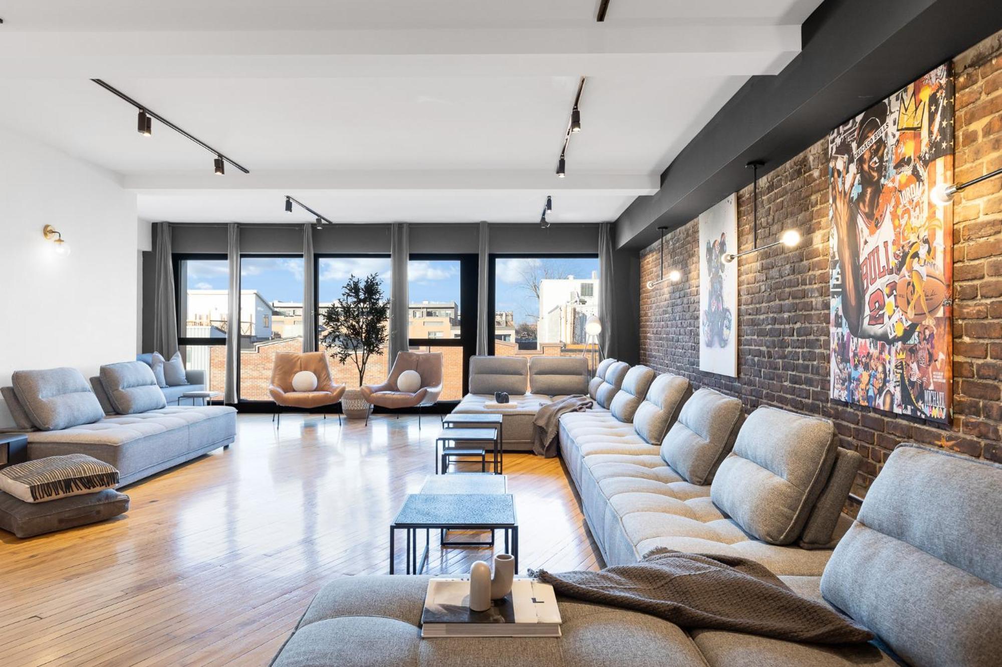Liv Mtl Plaza Aparthotel 3*