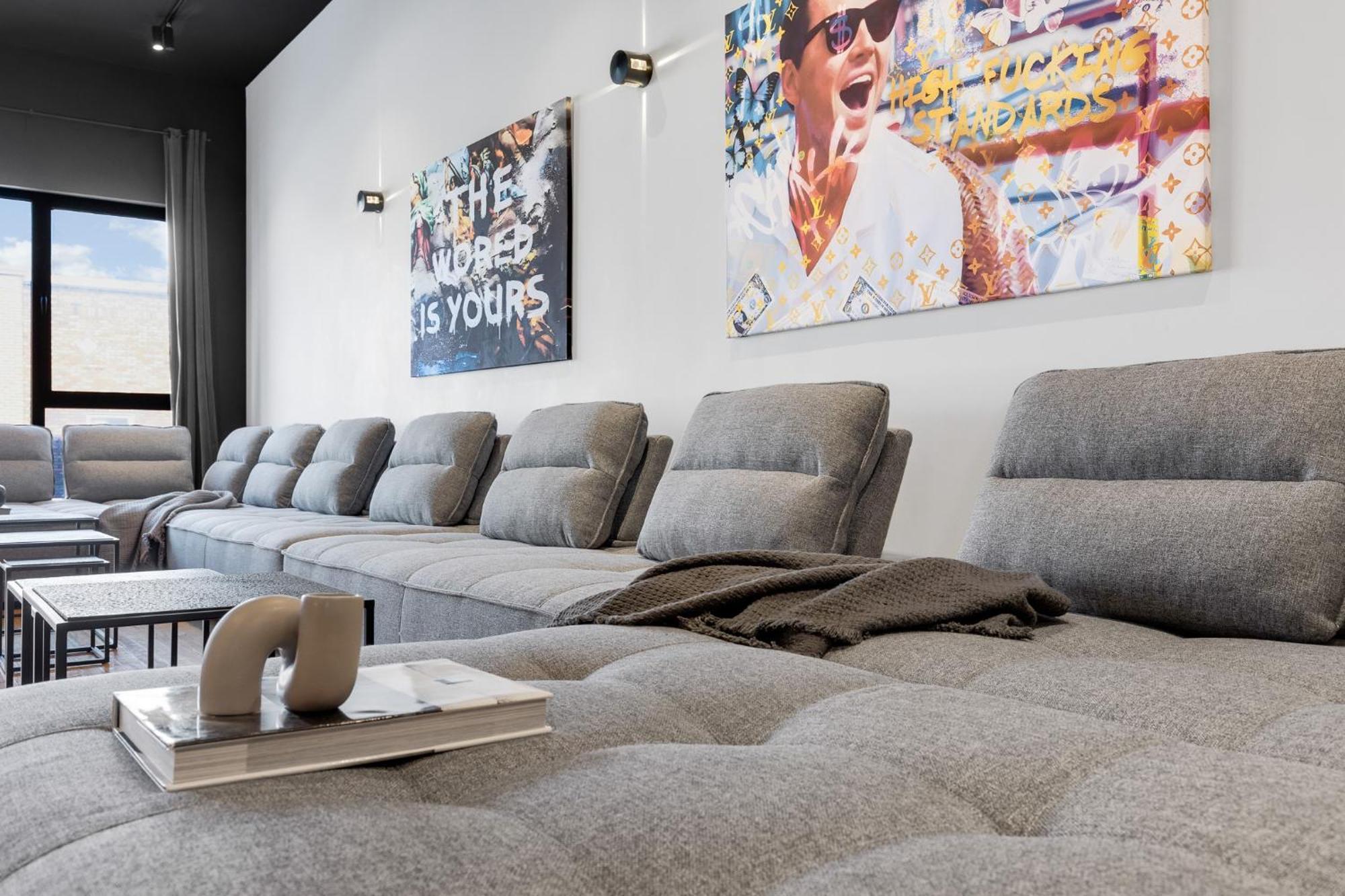 Liv Mtl Plaza 3*