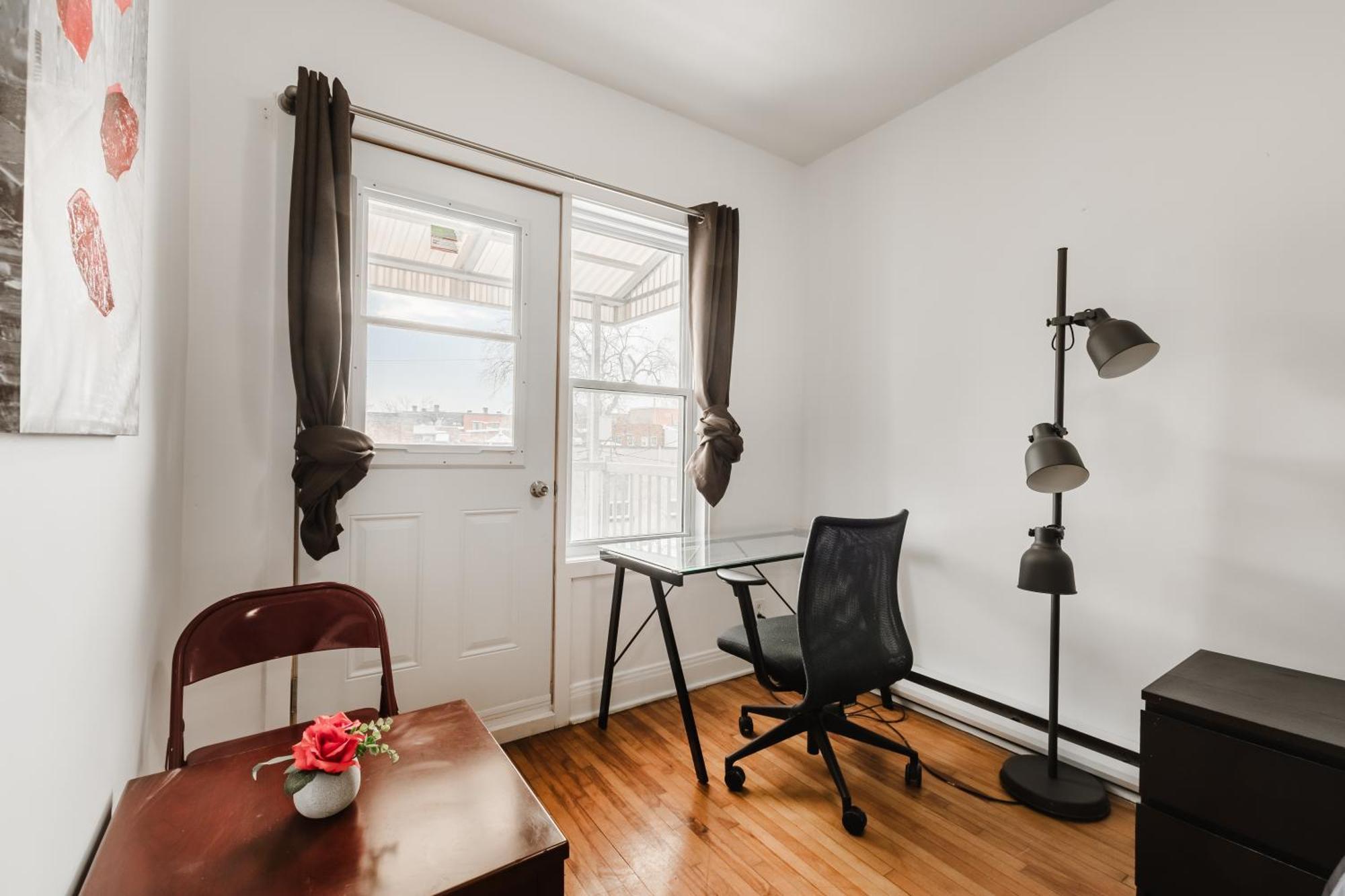 One Bedroom Near Frontenac Metro 2159-05 *