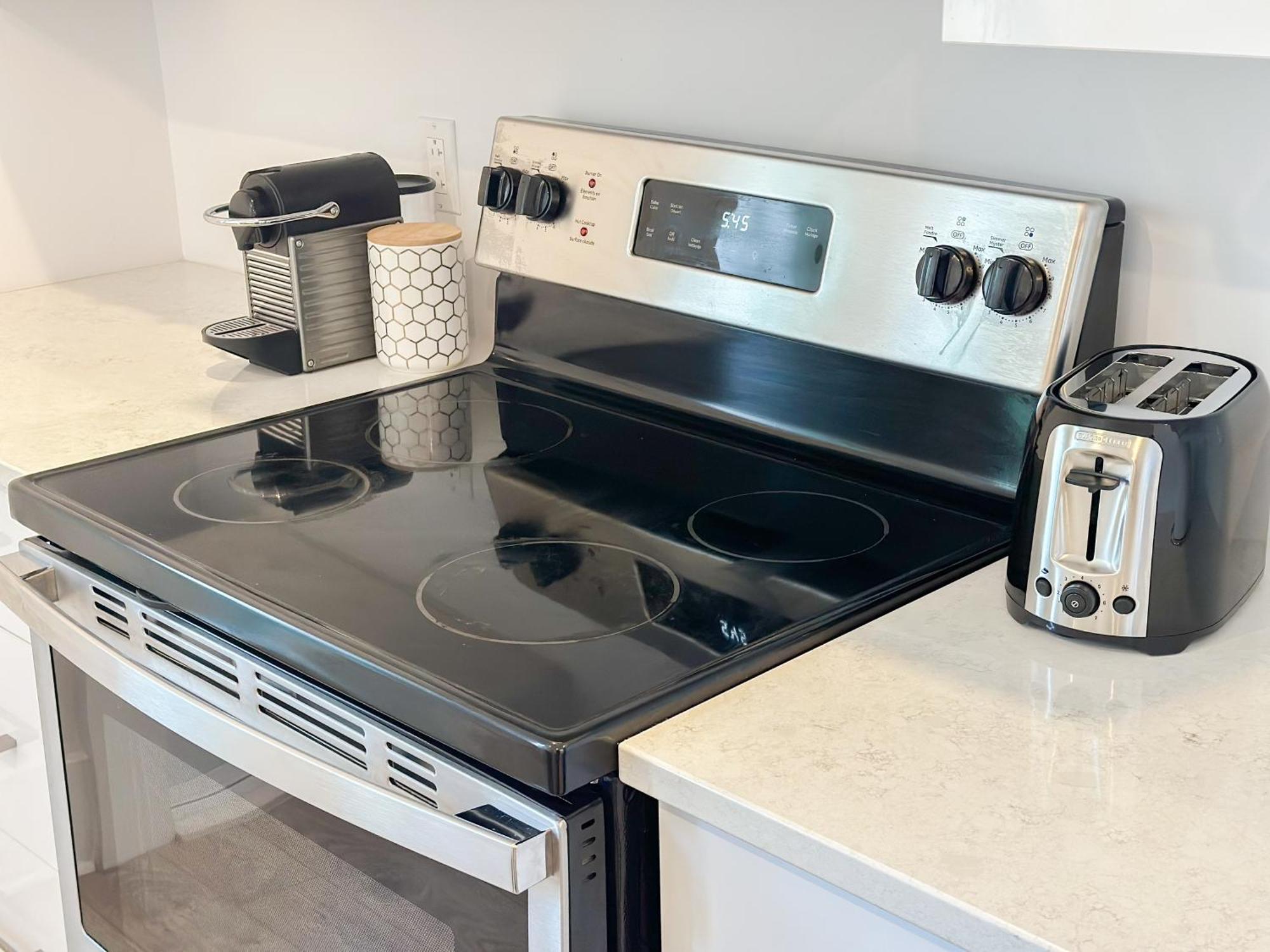 Stunning 3 Bedr ~ 2min Walk To Metro Maria