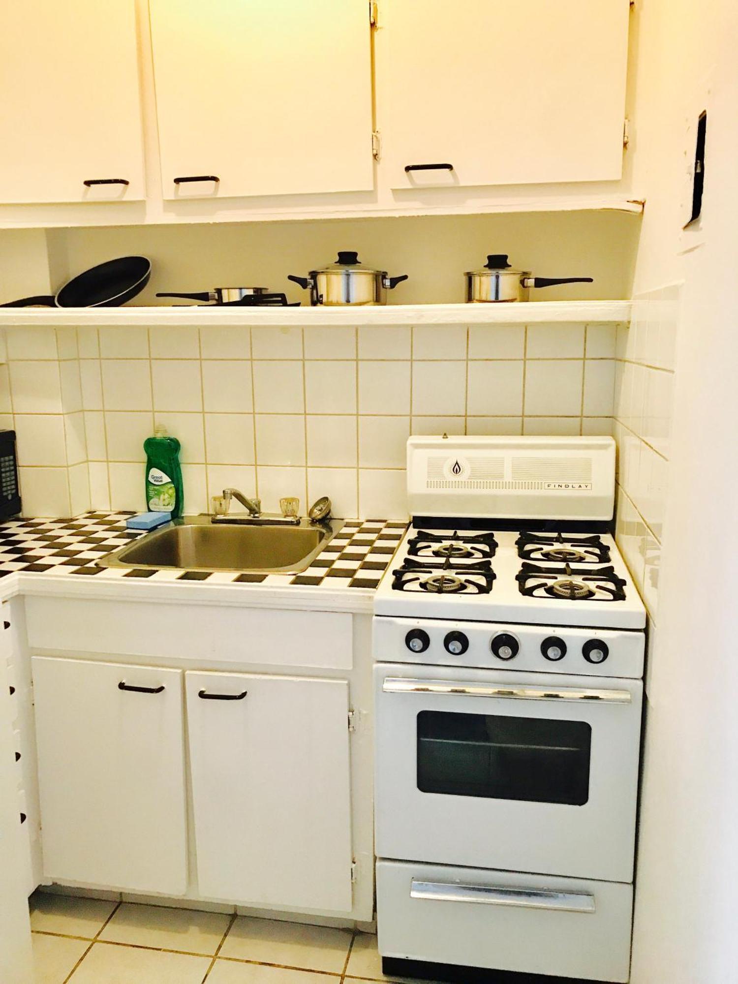 Stylish Apartment: Comfortable In The Golden Square Mile *