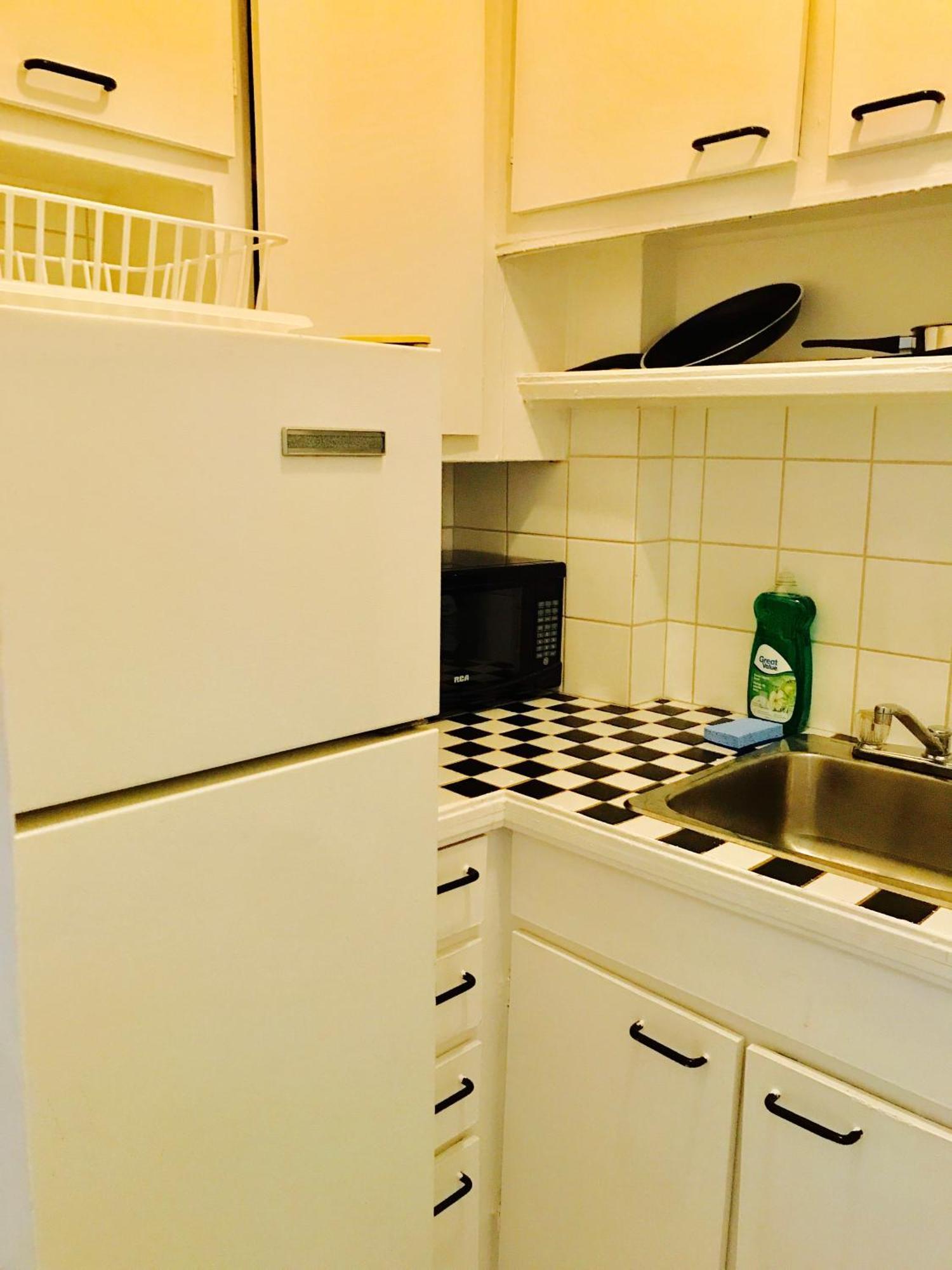 Stylish Apartment: Comfortable In The Golden Square Mile
