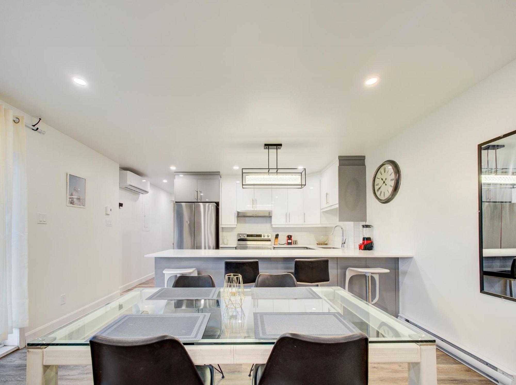 Cozy & Luxurious 3-br Apartment Montreal