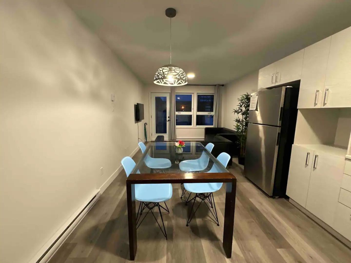 One Bedroom - 1906