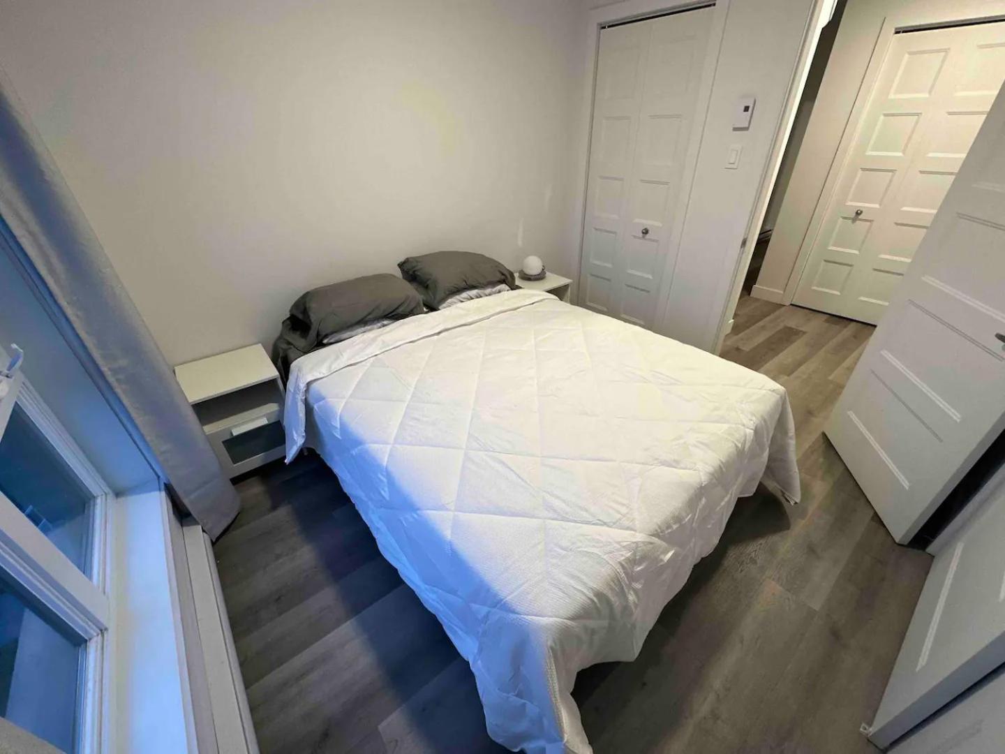 One Bedroom - 1906