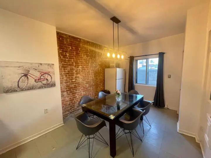 Cozy 2 Bedroom In Mile End * Montreal