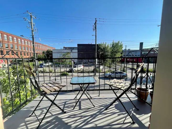 Cozy 2 Bedroom In Mile End Montreal