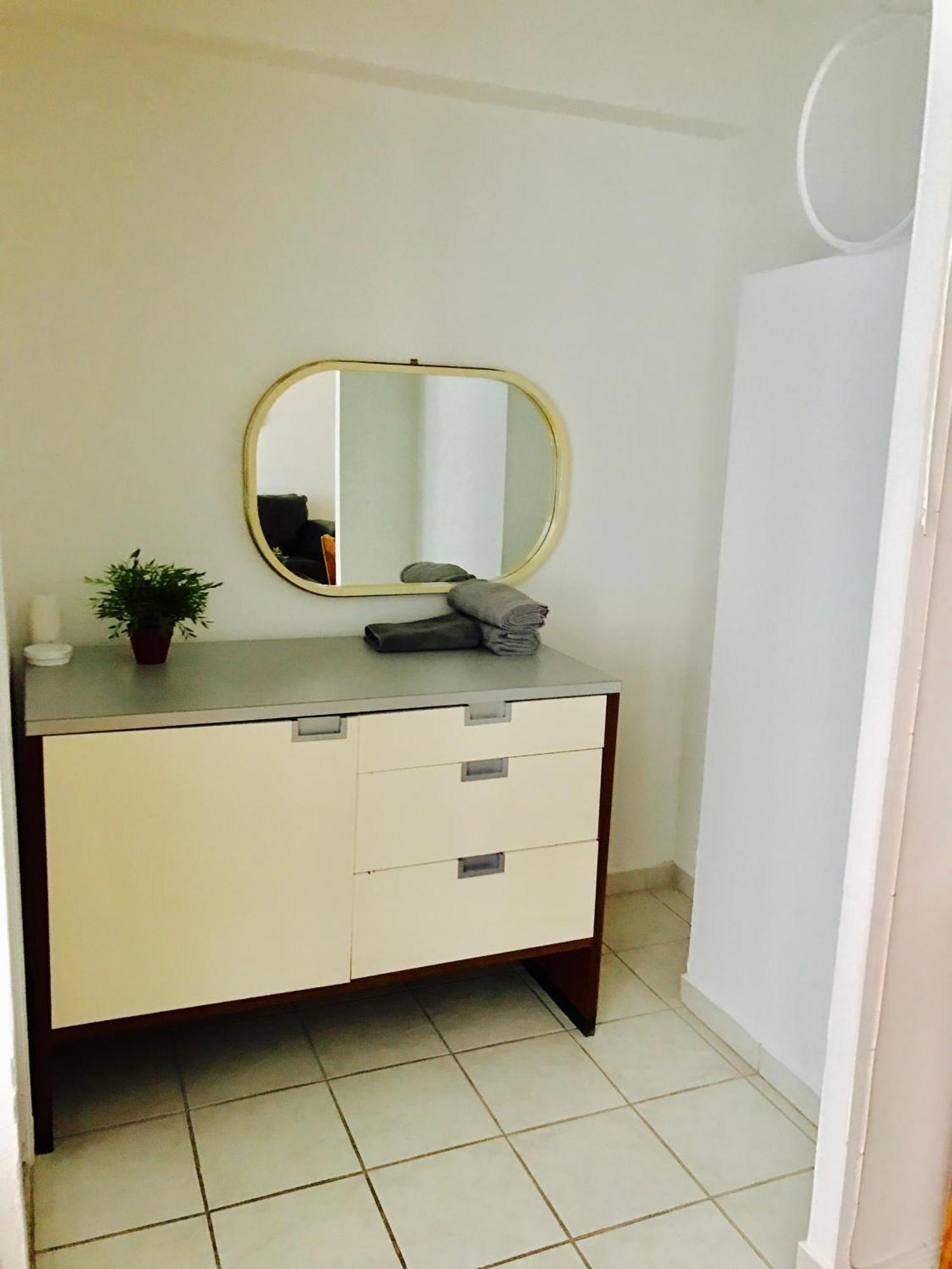 Stylish Apartment: Comfortable In The Golden Square Mile * Montreal