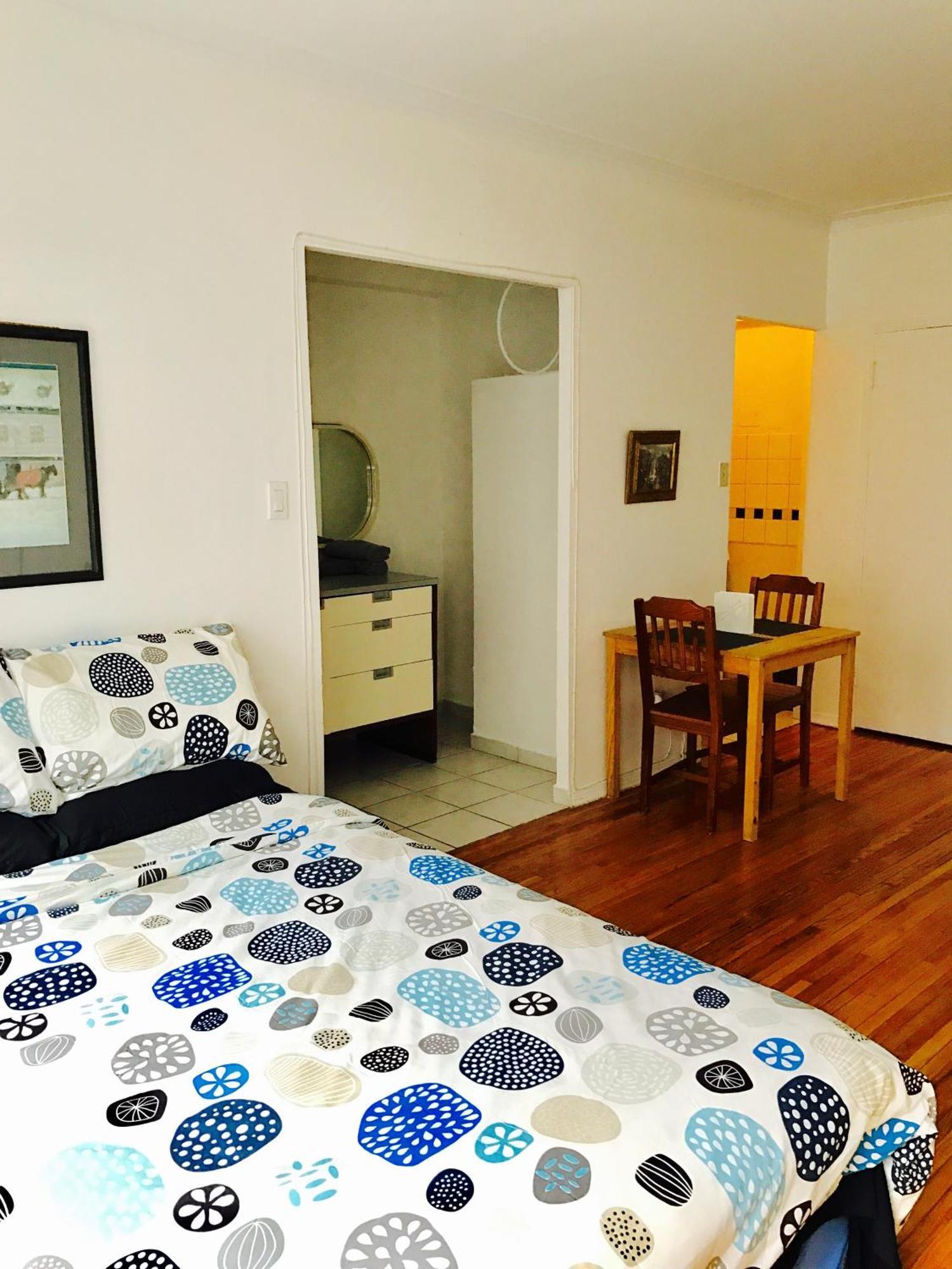 Stylish Apartment: Comfortable In The Golden Square Mile *