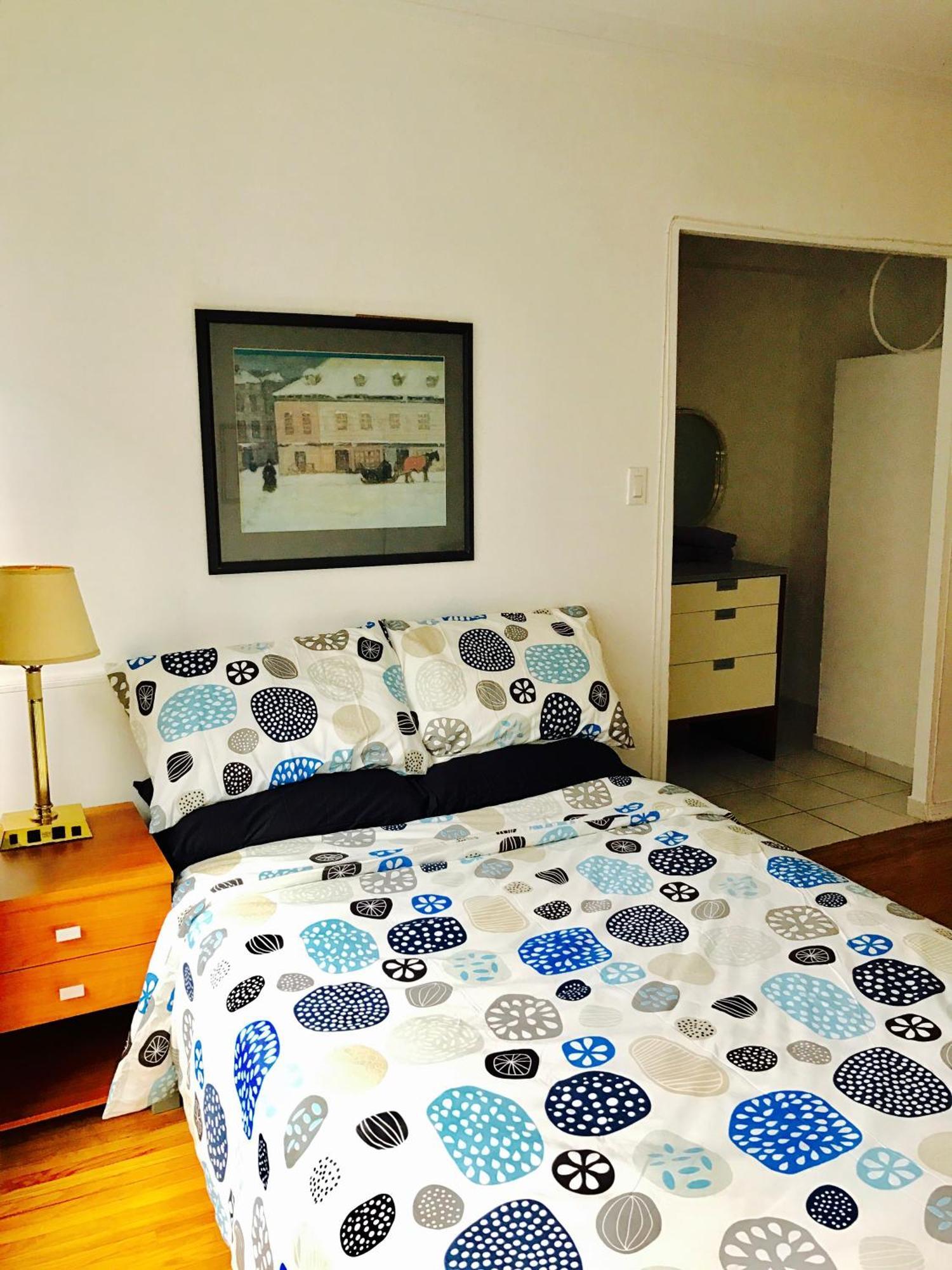 Apartment Stylish Apartment: Comfortable In The Golden Square Mile