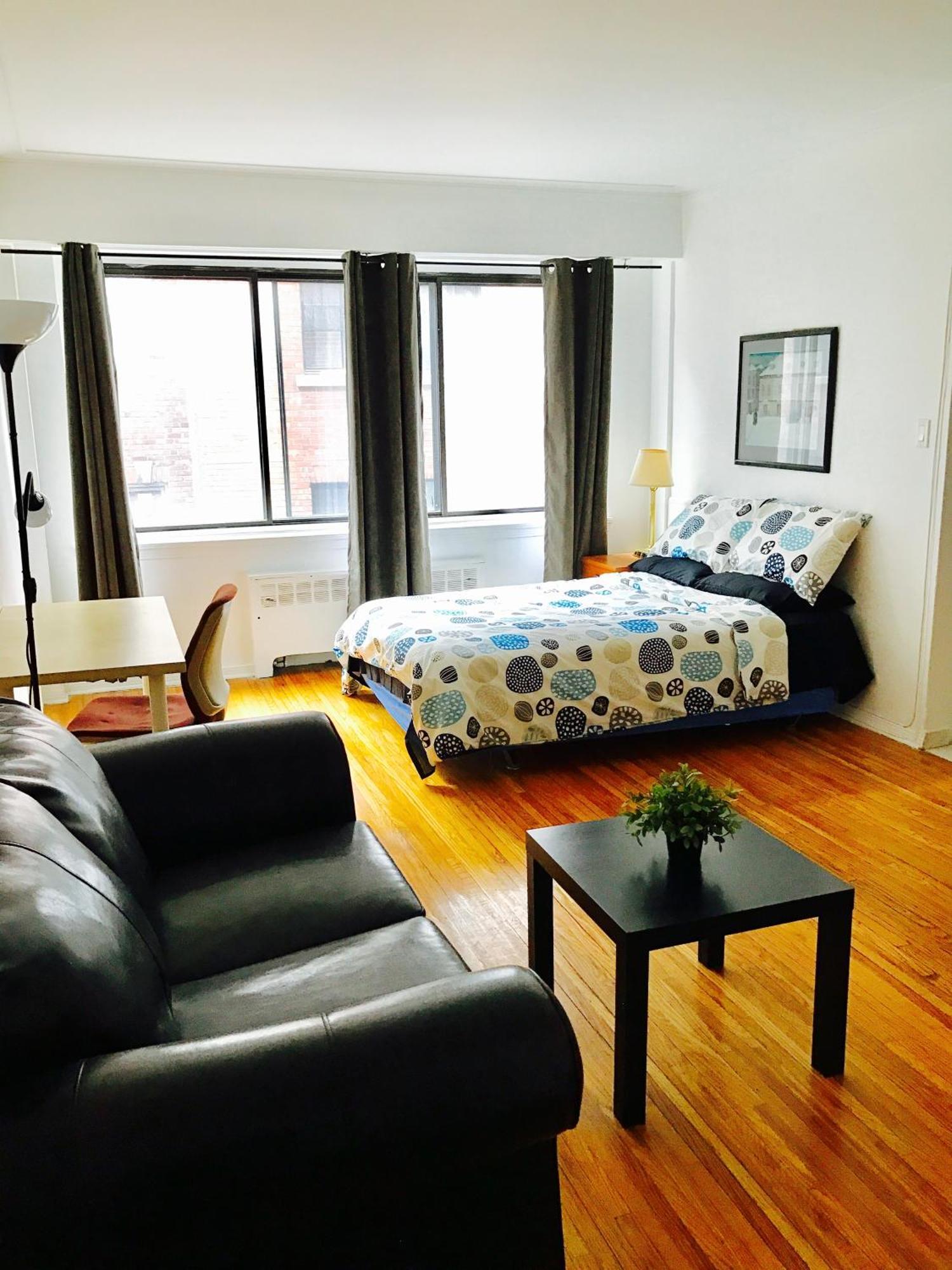 Stylish Apartment: Comfortable In The Golden Square Mile Montreal