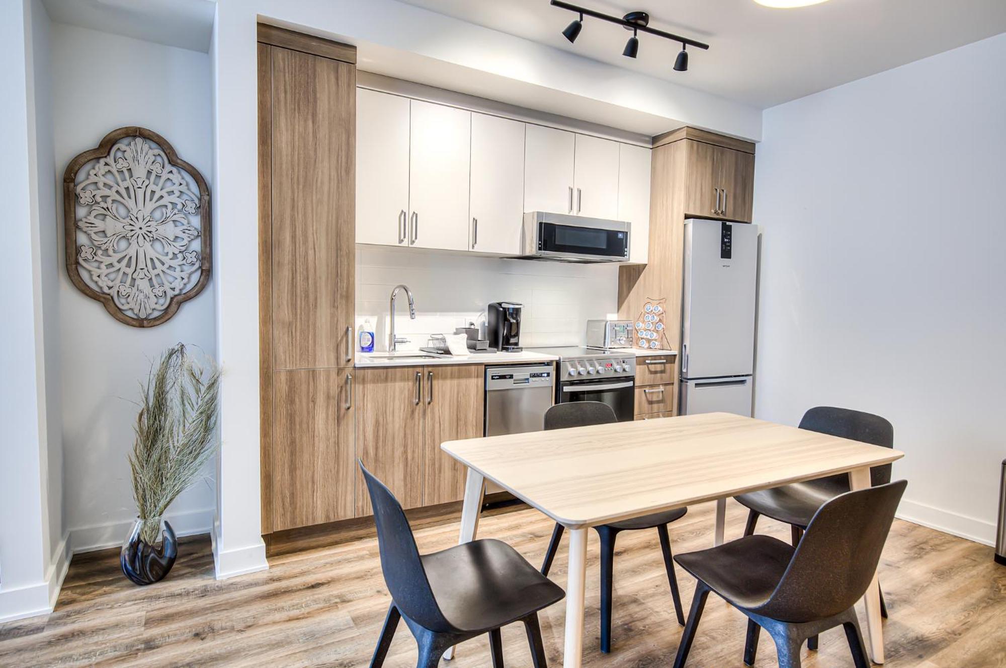 2br+gym For Vip Corporate & Students Downtown Mtl *