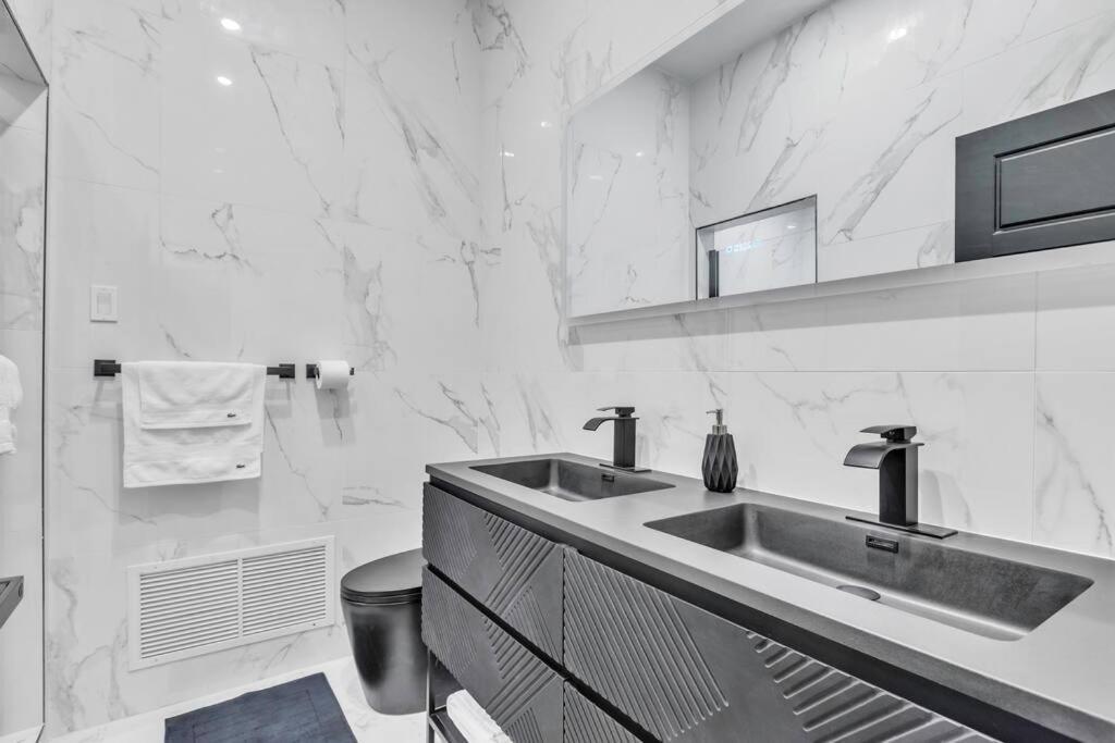 Stylish 2-bedroom Getaway, Luxurious & Conveniently Located To Experience The Pulse Of The - 5