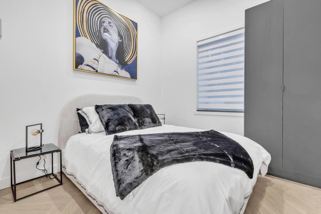 Stylish 2-bedroom Getaway, Luxurious & Conveniently Located To Experience The Pulse Of The - 5 Apartment *