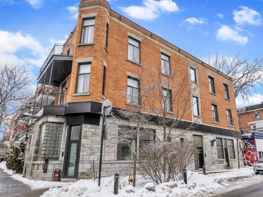 Stylish 2-bedroom Getaway, Luxurious & Conveniently Located To Experience The Pulse Of The - 5 * Montreal