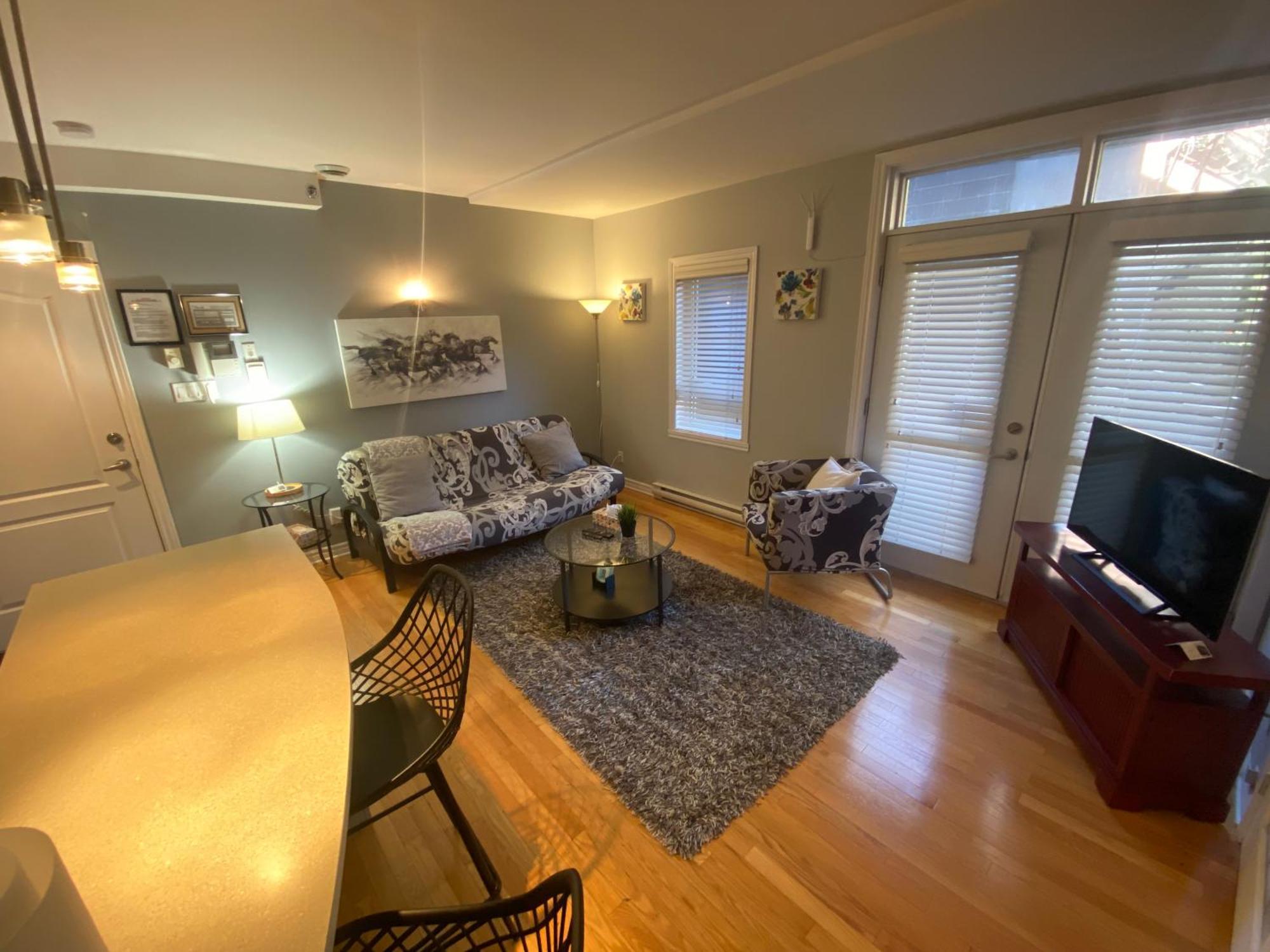 Aparthotelmontreal By Les Terrasses Saint Urbain 2225i2 4*